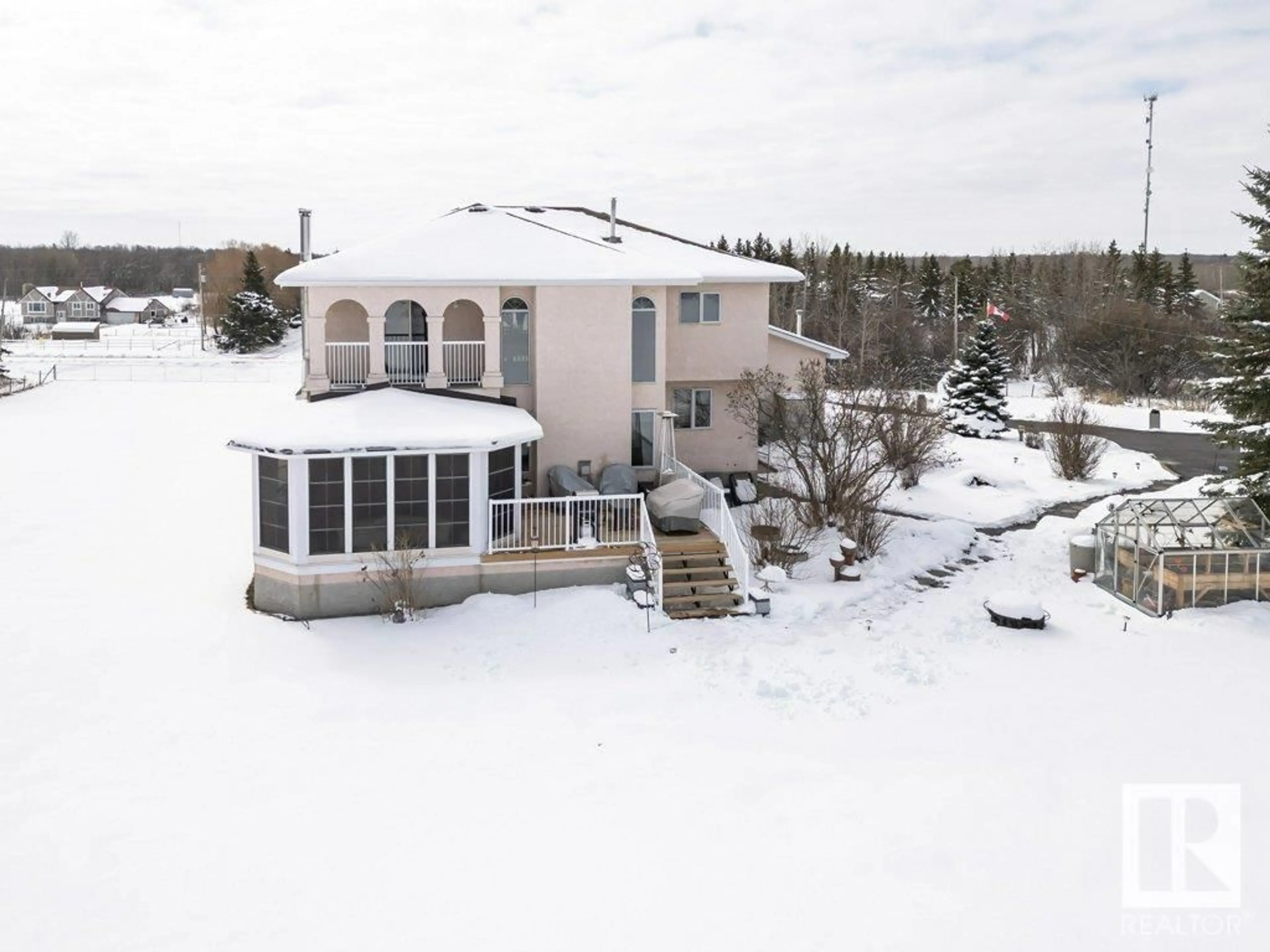 A pic from outside/outdoor area/front of a property/back of a property/a pic from drone, unknown for 52449 - 38 RGE ROAD 222 RGE ROAD, Rural Strathcona County Alberta T8E2G6