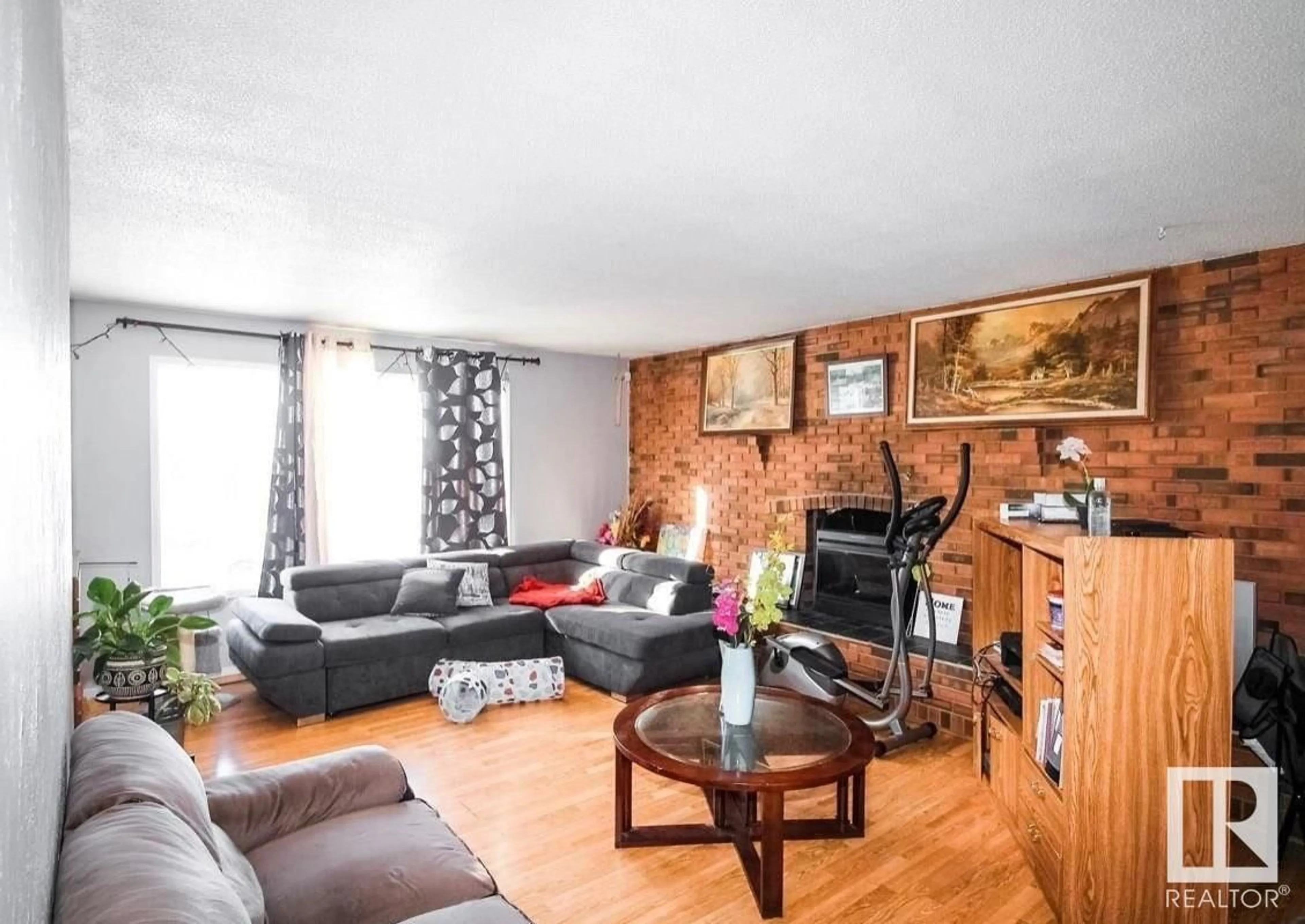 Living room with furniture, wood/laminate floor for SW - 5134 47 AVENUE, St. Paul Town Alberta T0A3A4