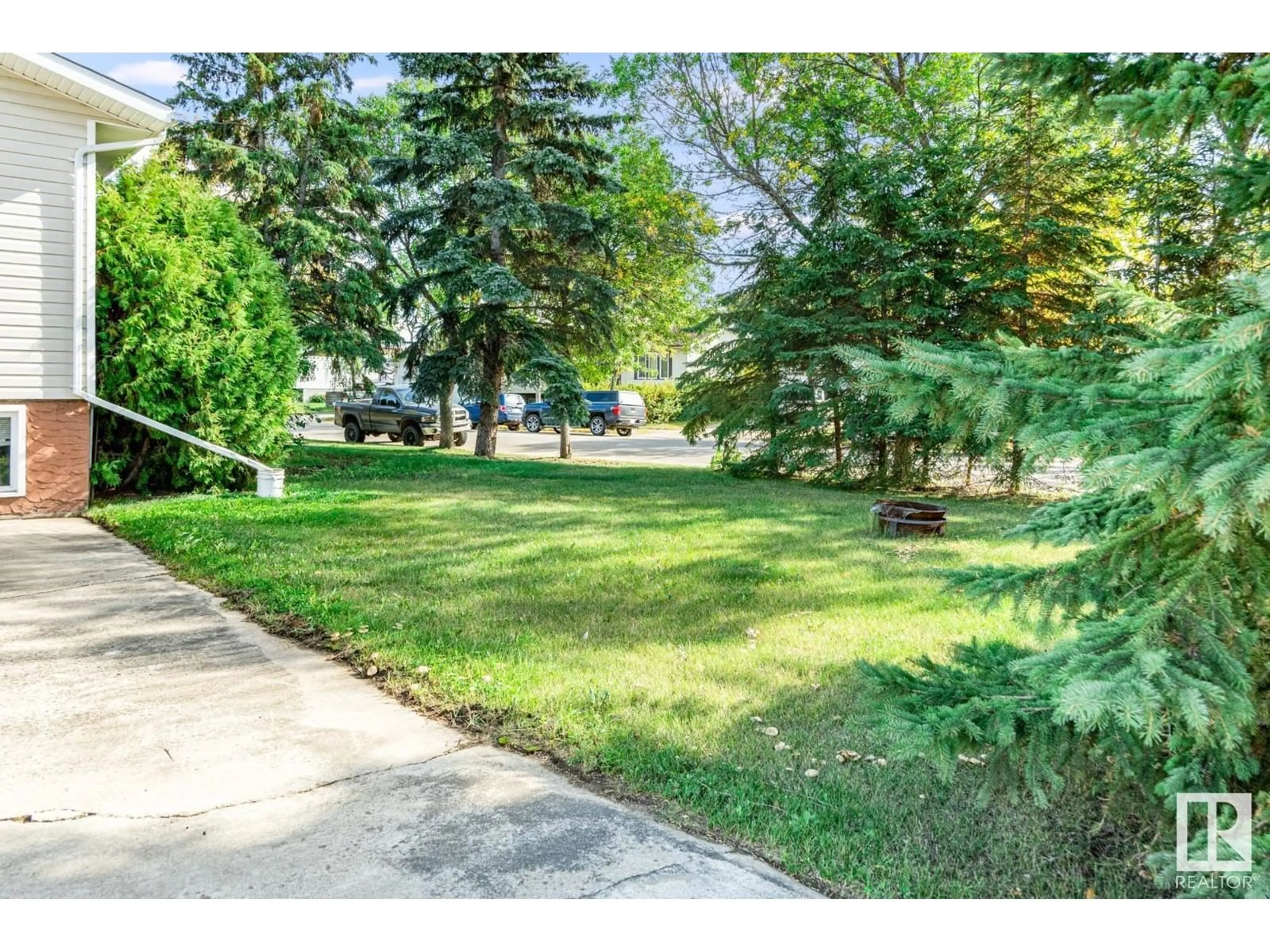 A pic from outside/outdoor area/front of a property/back of a property/a pic from drone, street for 4502 40 STREET, Bonnyville Town Alberta T9N1J4