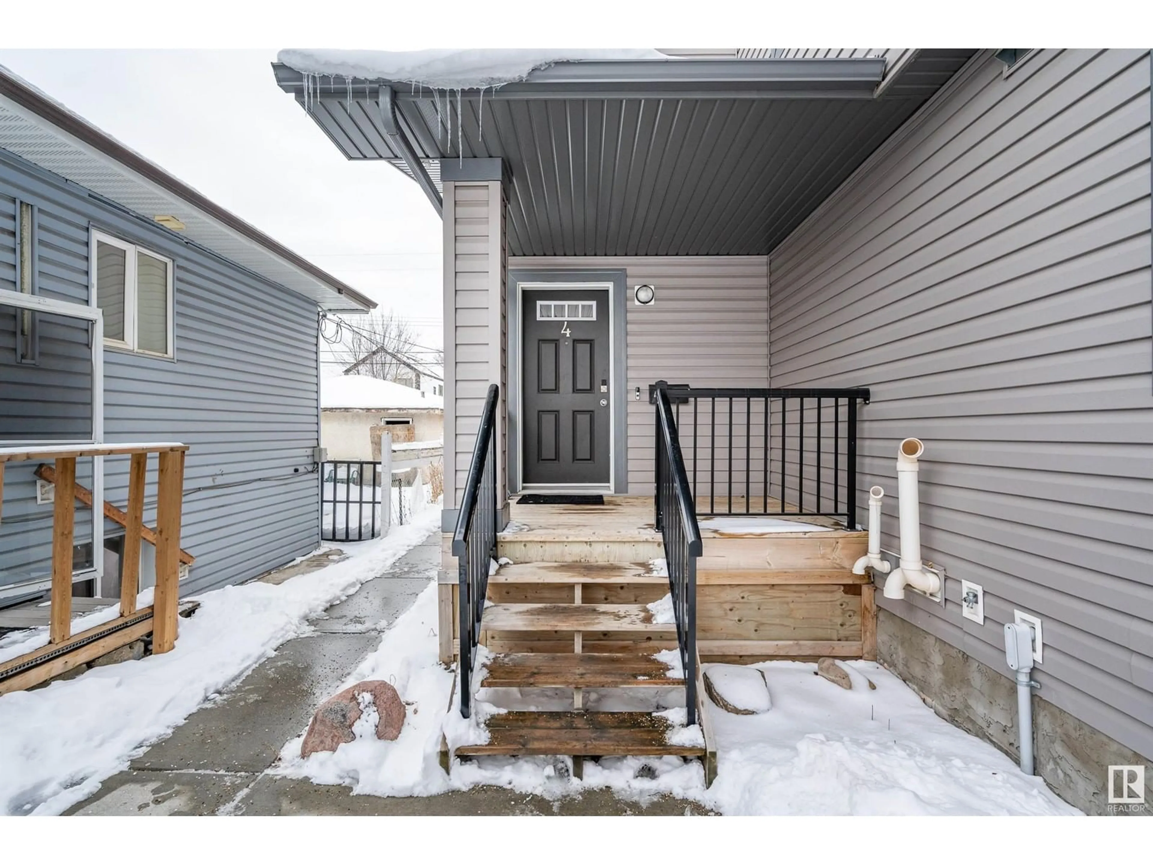 Indoor entryway for #4 - 11721 92 ST, Edmonton Alberta T5G1A2