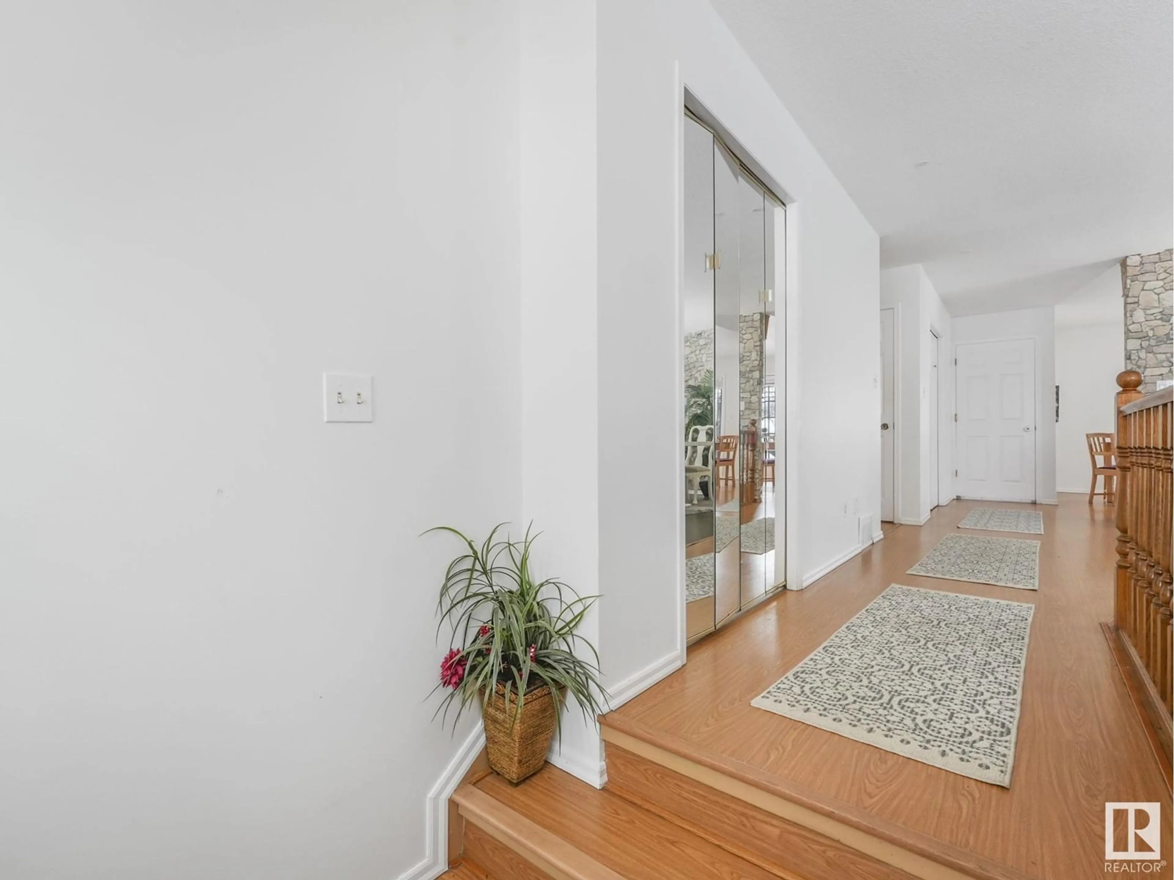 Indoor foyer for NW - 11945 128 ST, Edmonton Alberta T5L1C2