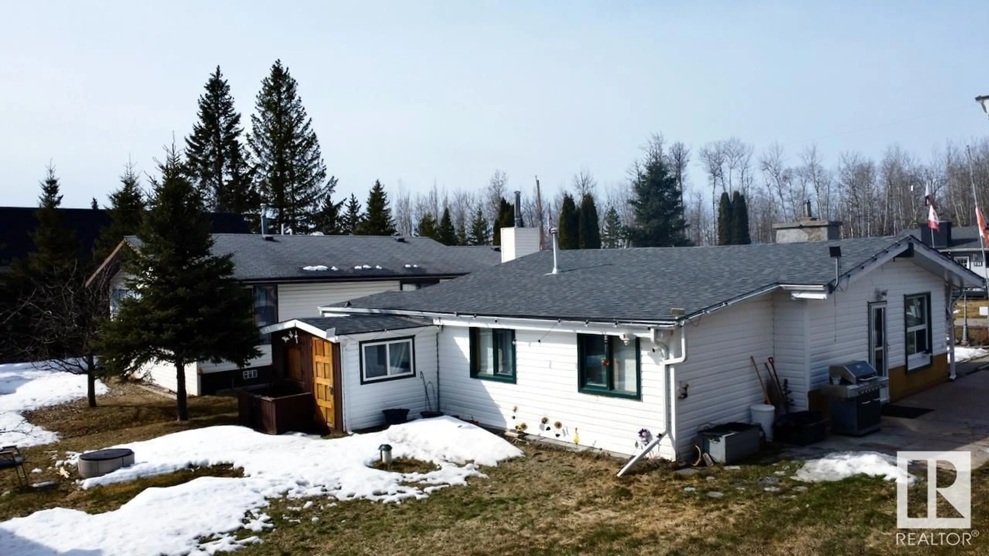 A pic from outside/outdoor area/front of a property/back of a property/a pic from drone, mountain view for 705 7th ST, Rural Lac Ste. Anne County Alberta T0E0A0