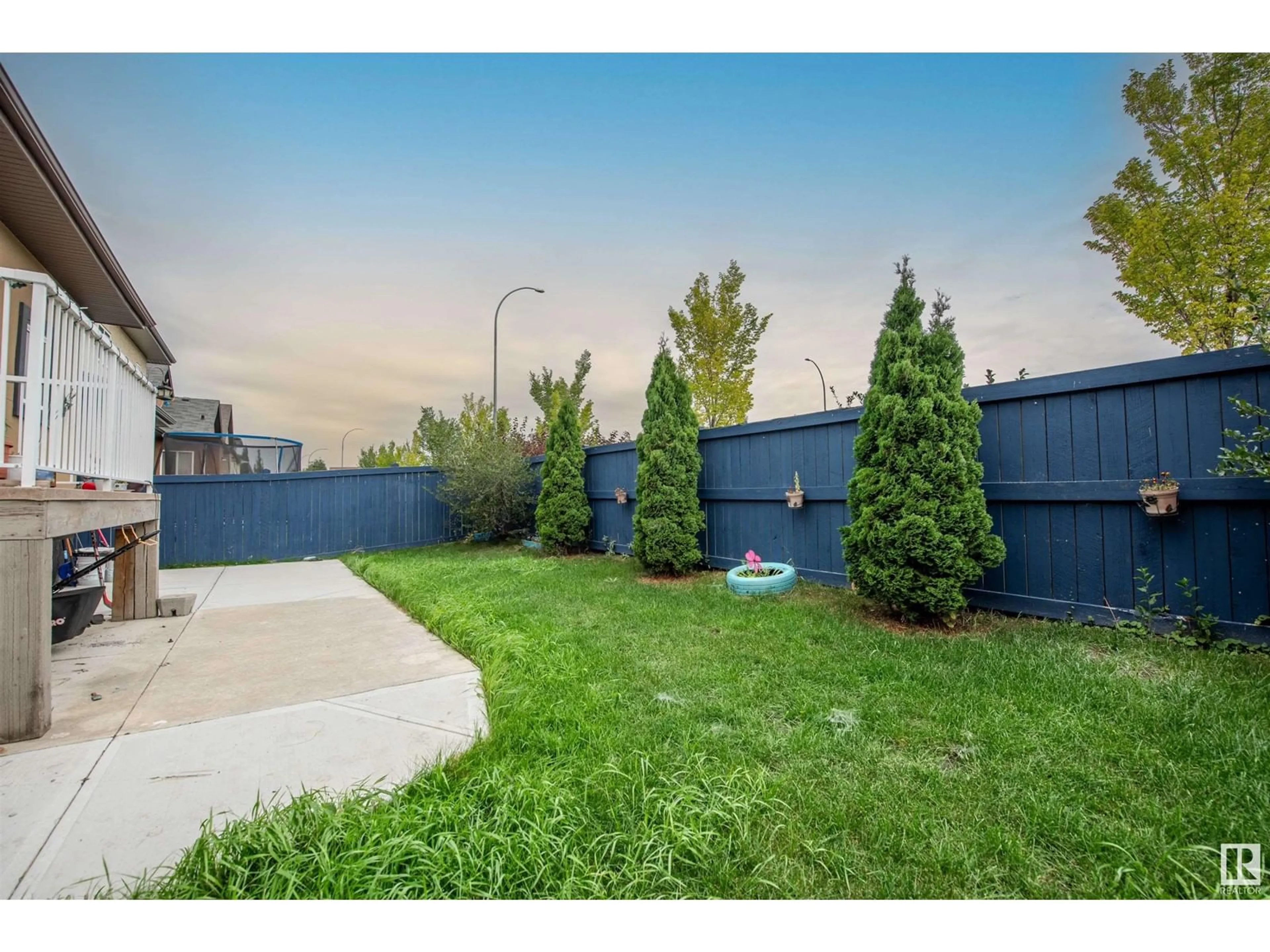 Patio, street for SW - 1527 67 ST, Edmonton Alberta T6X0G8