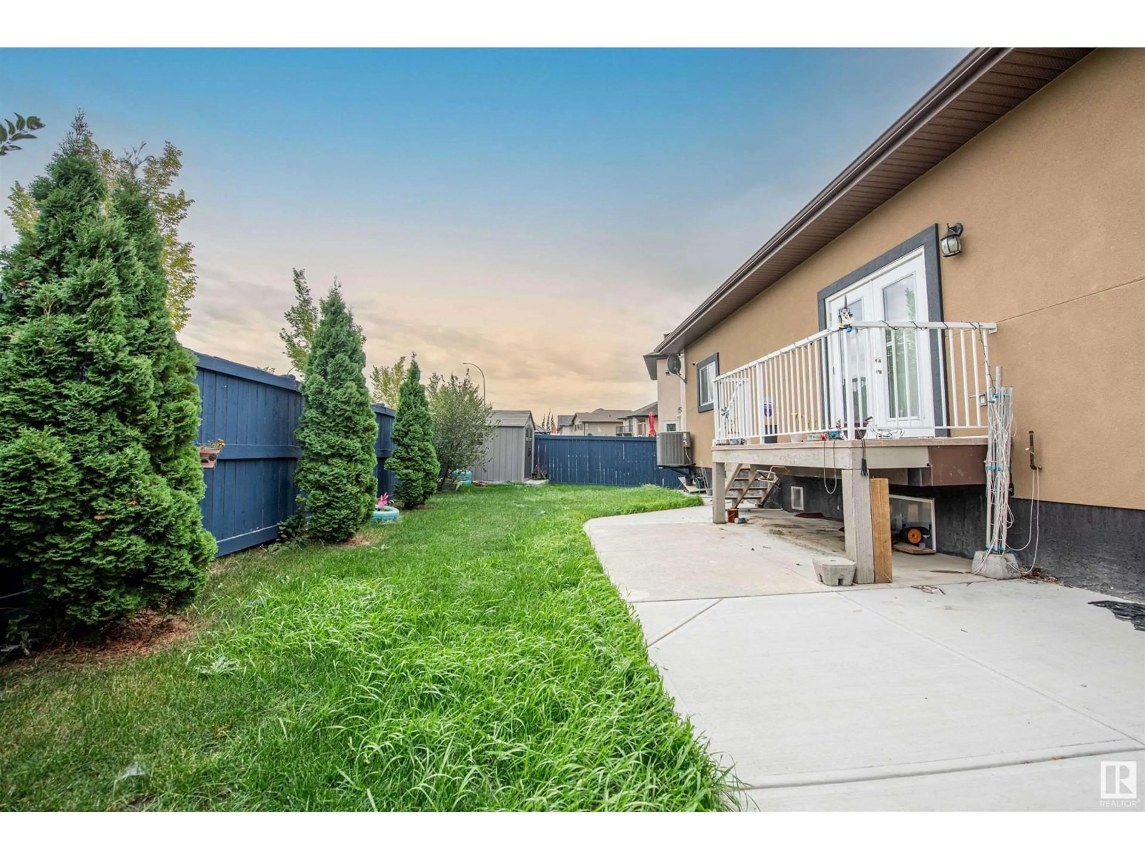 Patio, street for SW - 1527 67 ST, Edmonton Alberta T6X0G8