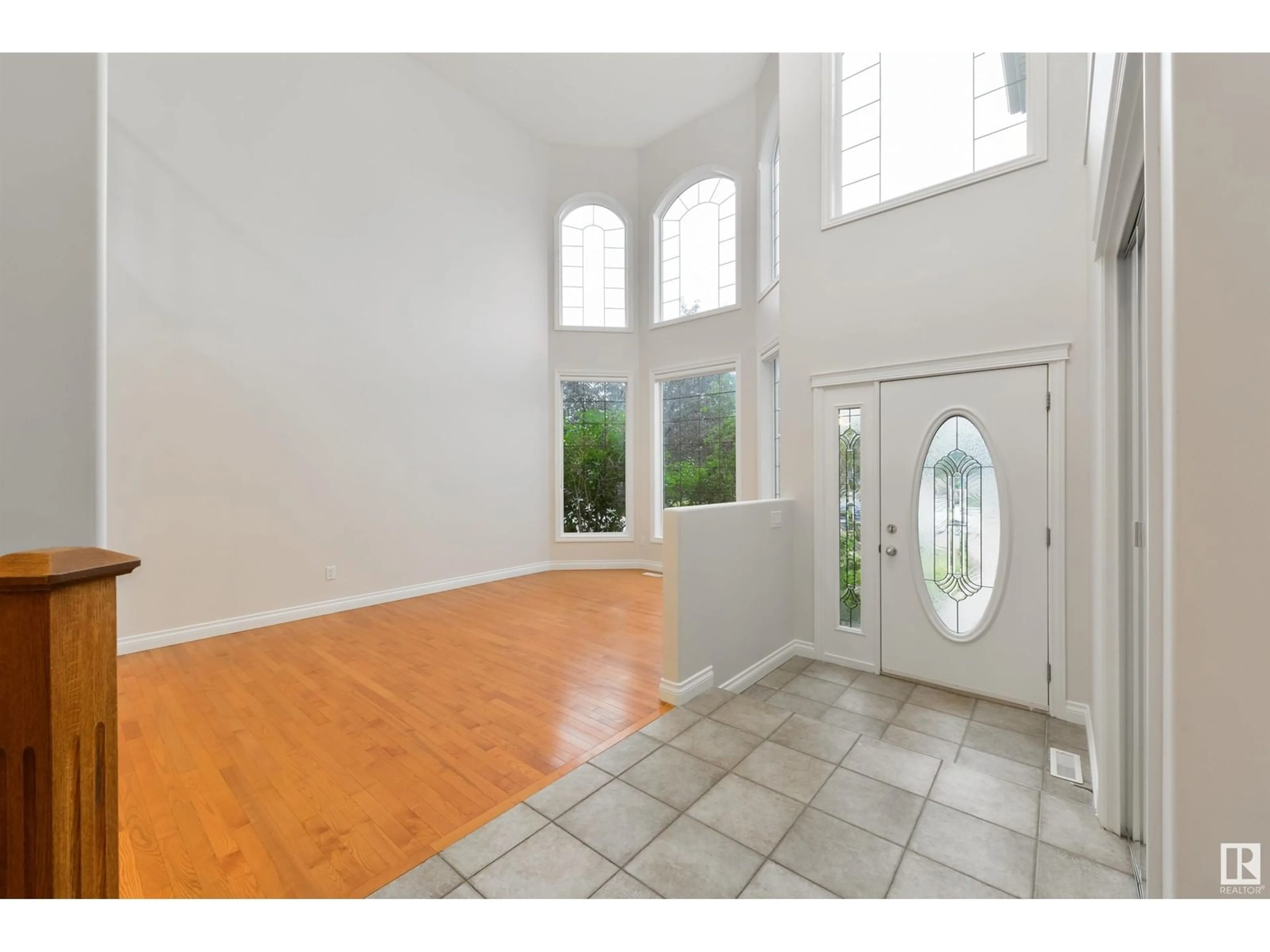 Indoor entryway for 1519 BLACKMORE WY, Edmonton Alberta T6W1J1