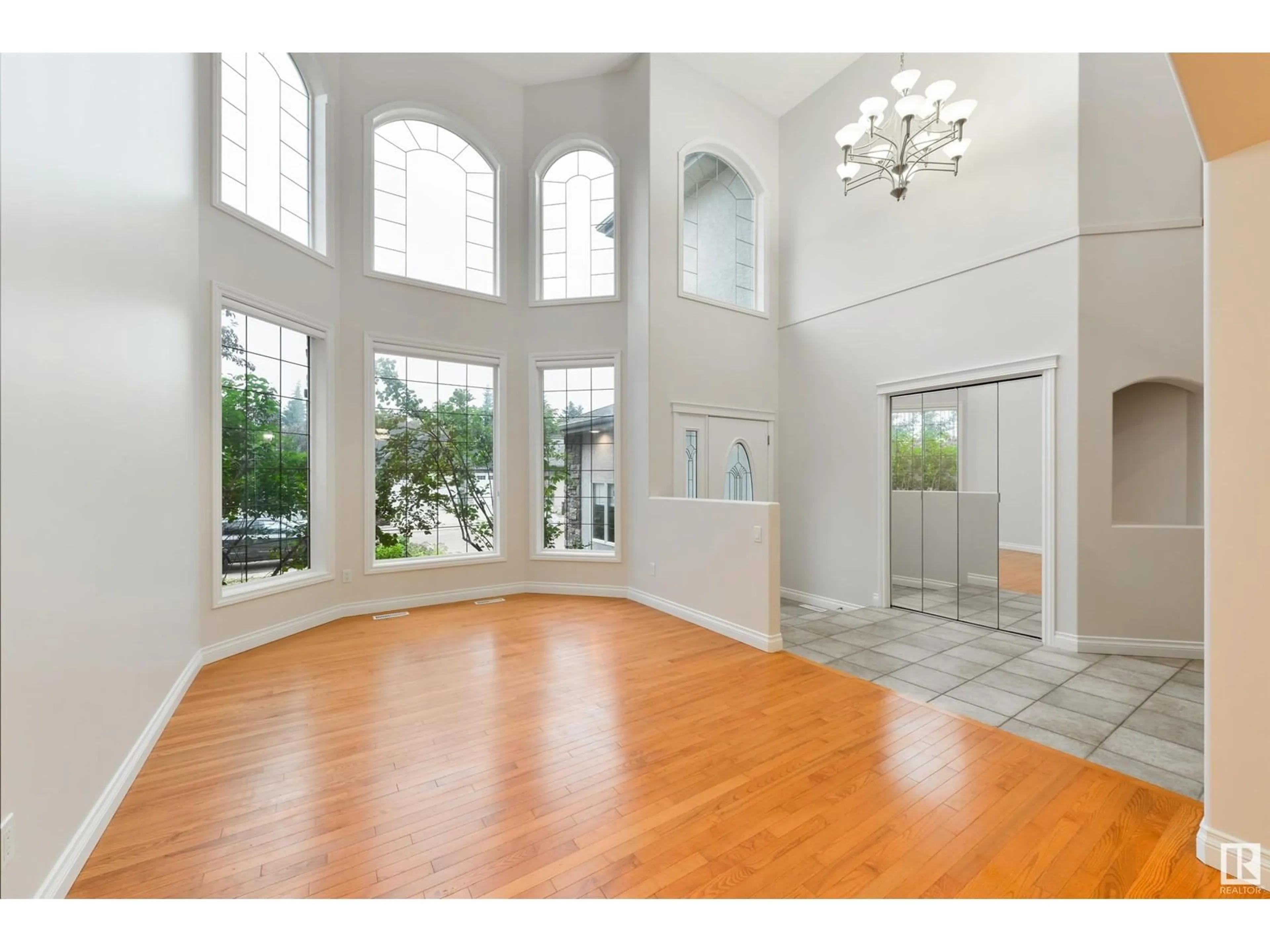 Indoor entryway for 1519 BLACKMORE WY, Edmonton Alberta T6W1J1