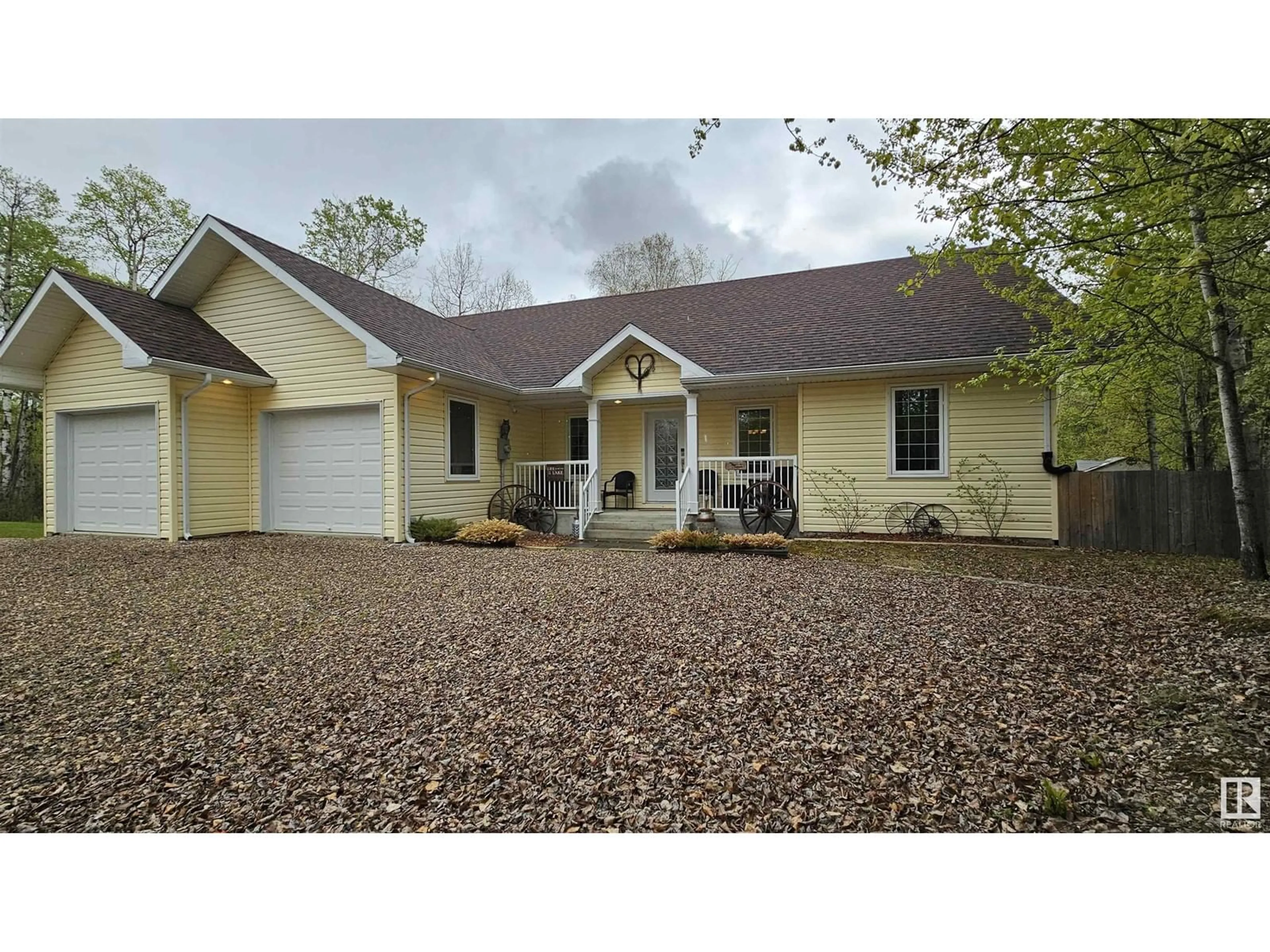 Home with vinyl exterior material, street for 7 ANDREW DR, Rural Athabasca County Alberta T0A0M0