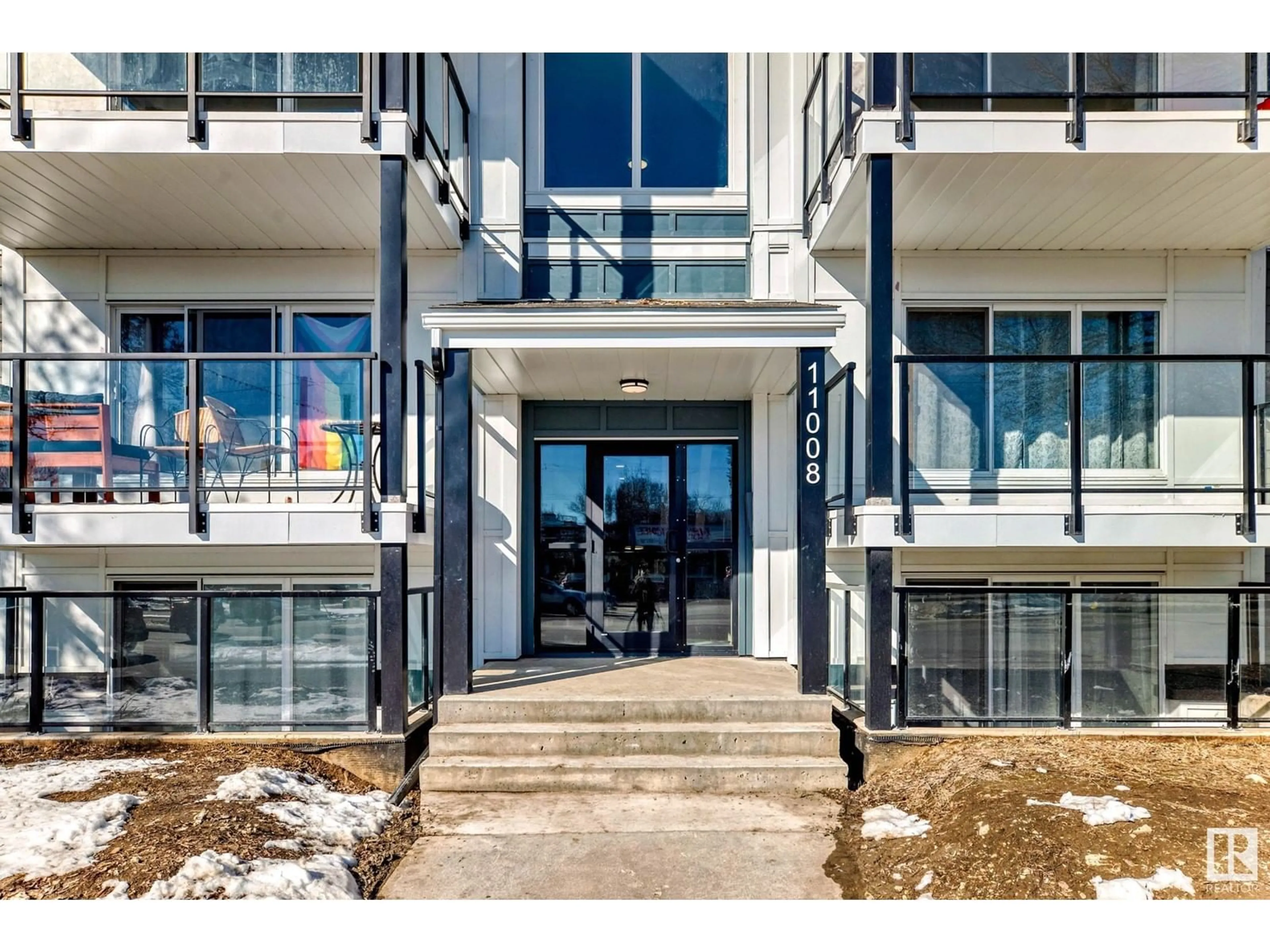 Indoor entryway for #25 - 11008 124 ST NW, Edmonton Alberta T5M0J4