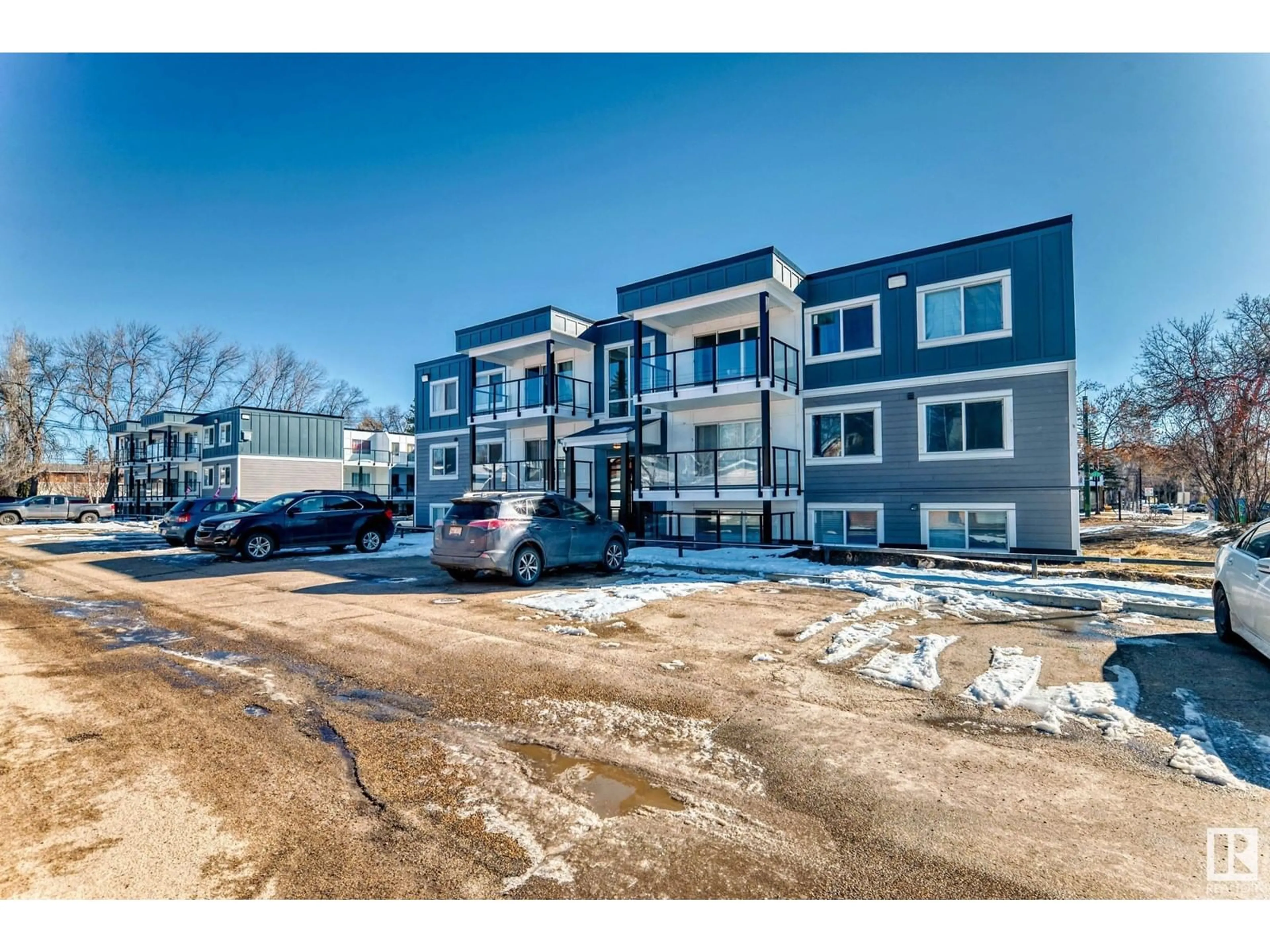 A pic from outside/outdoor area/front of a property/back of a property/a pic from drone, unknown for #25 - 11008 124 ST NW, Edmonton Alberta T5M0J4