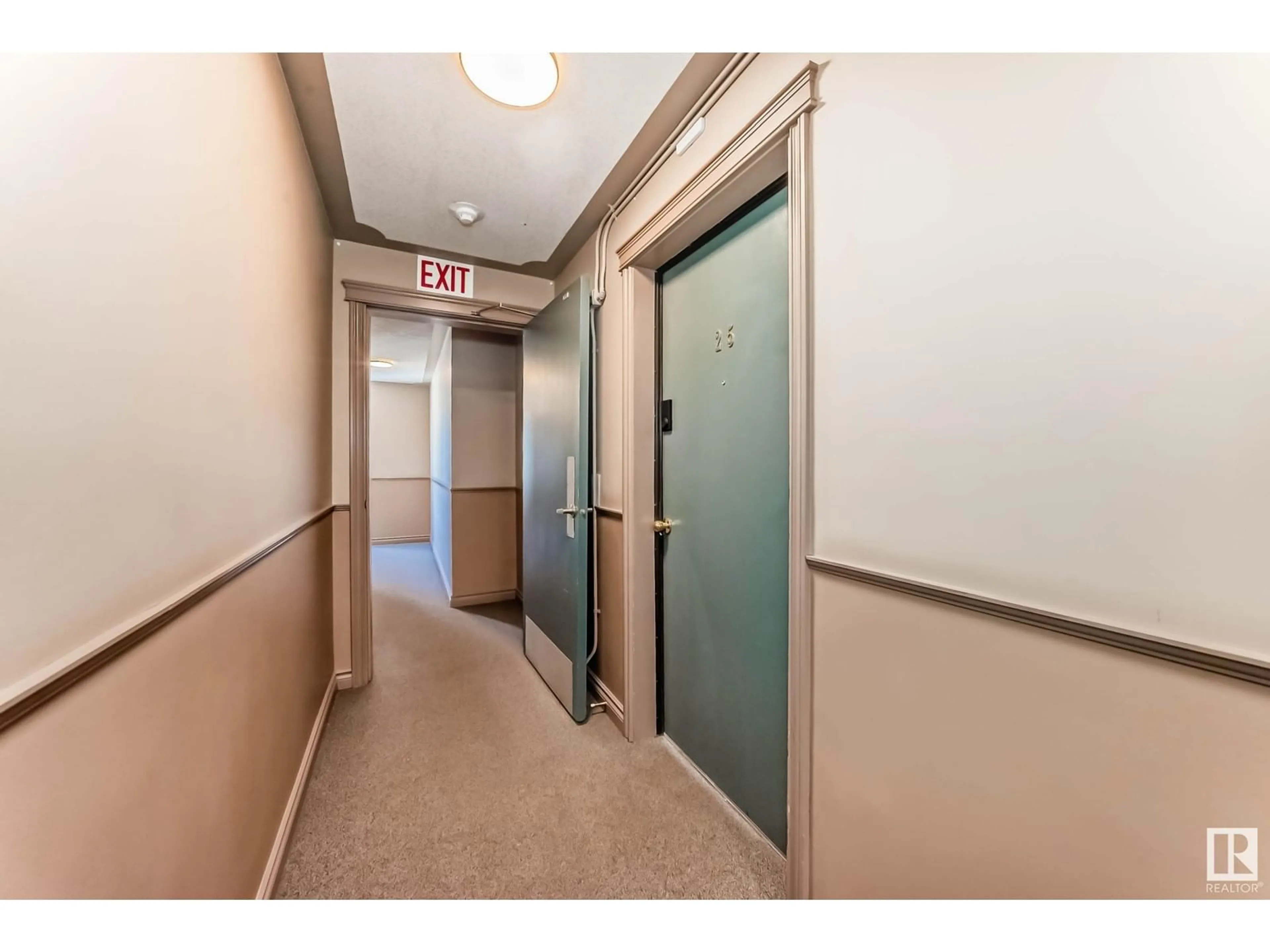 Indoor foyer for #25 - 11008 124 ST NW, Edmonton Alberta T5M0J4