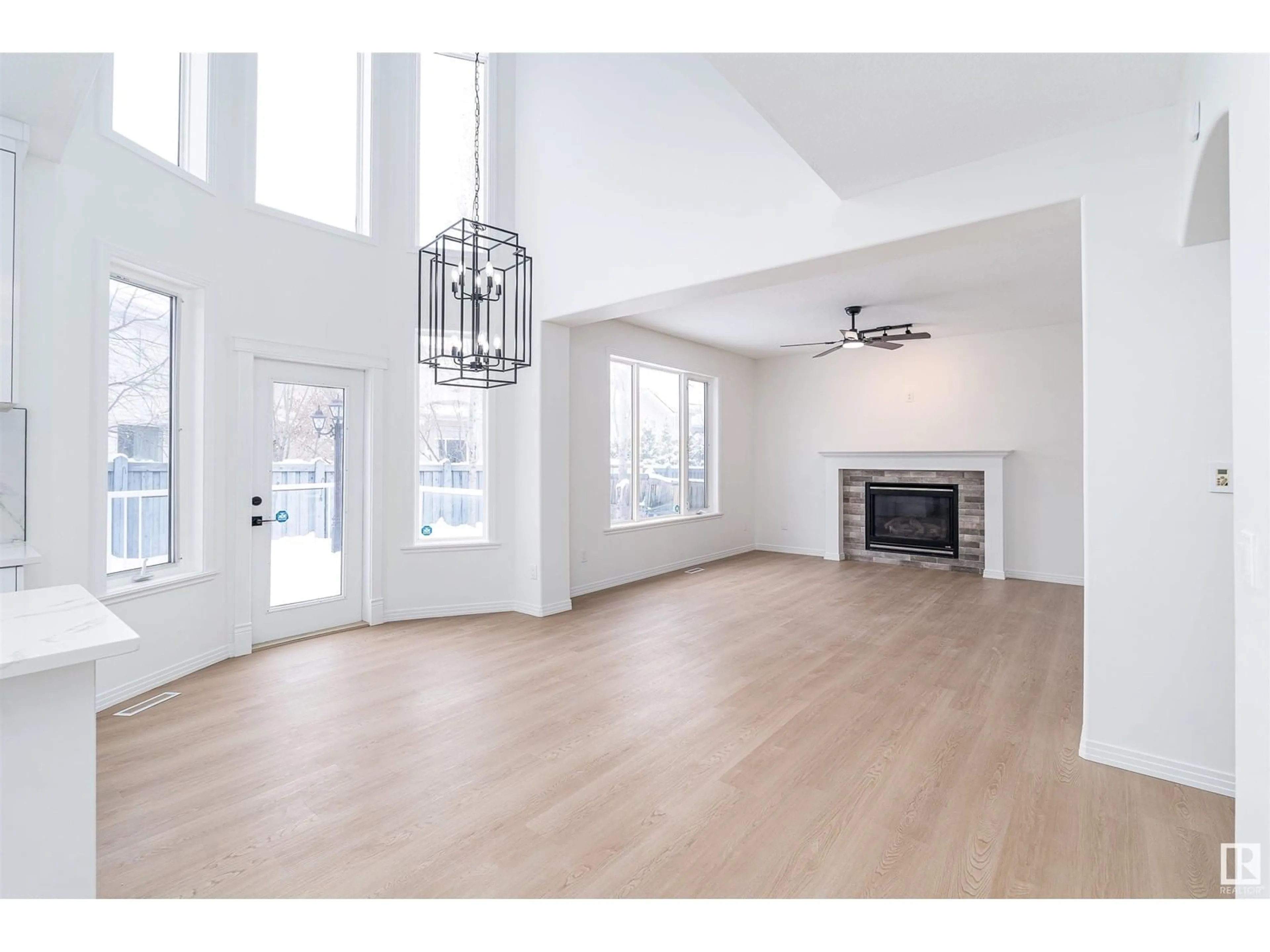 Unknown for 925 THOMPSON PL, Edmonton Alberta T6R3K4