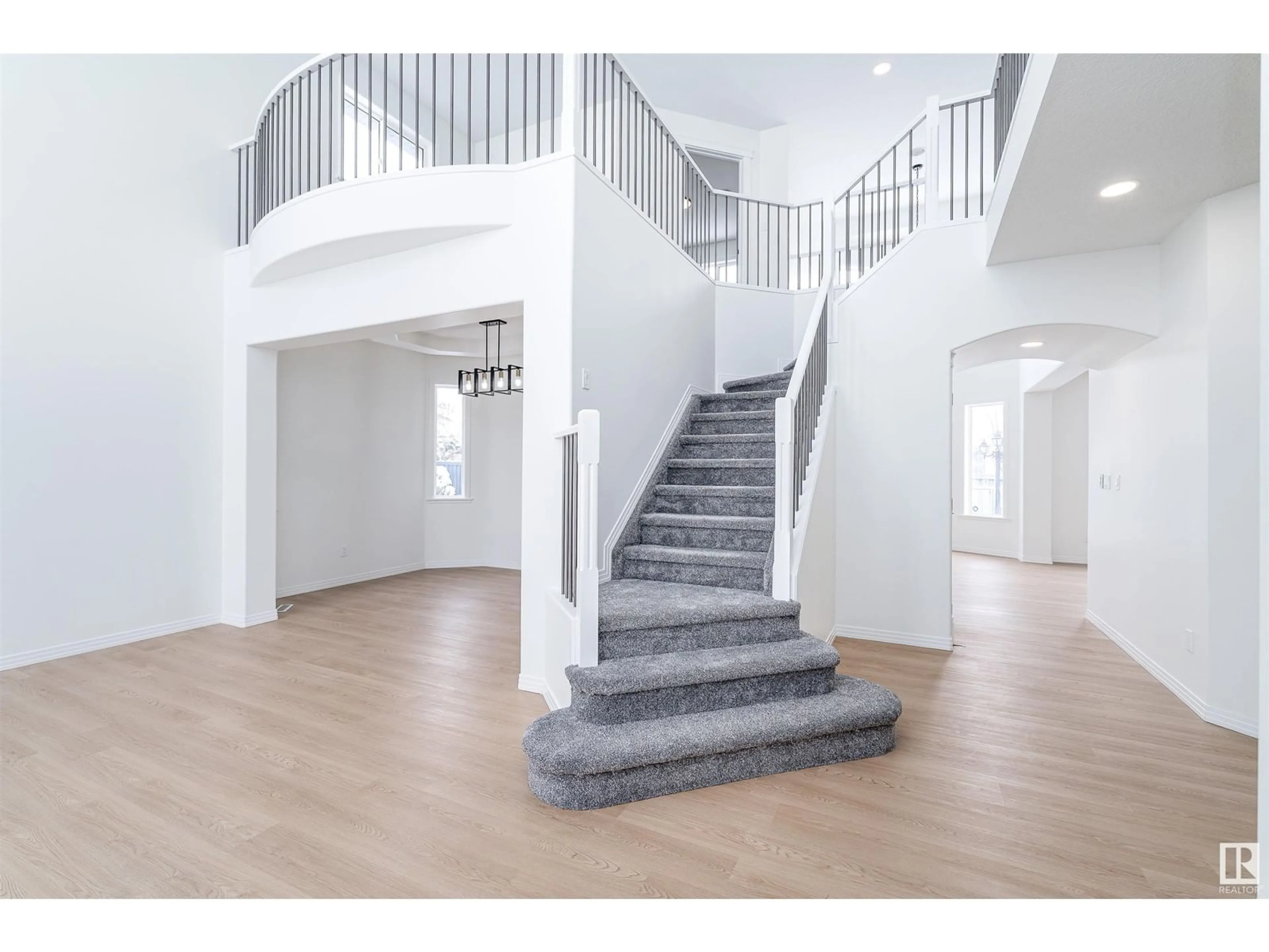 Unknown for 925 THOMPSON PL, Edmonton Alberta T6R3K4