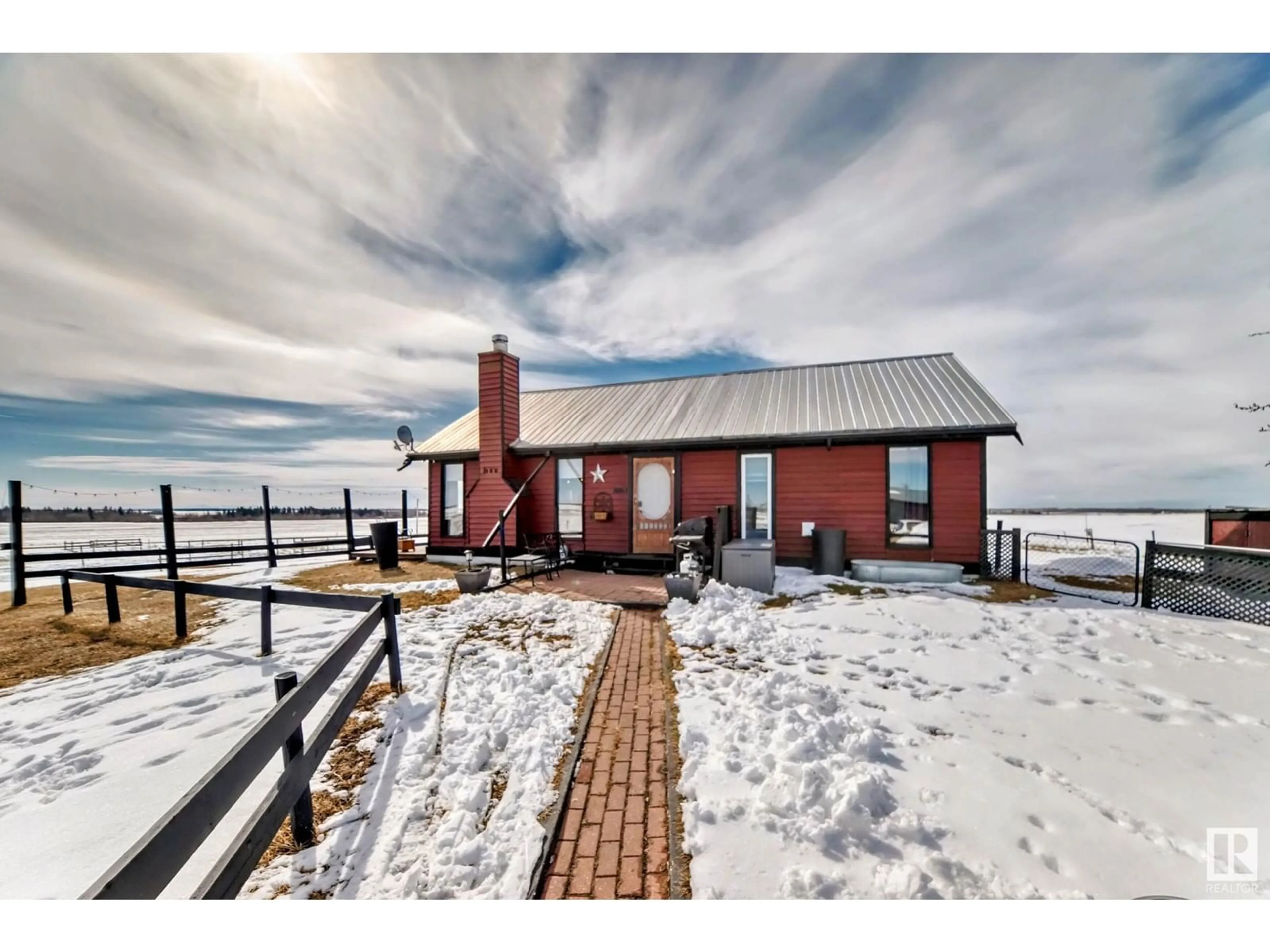 A pic from outside/outdoor area/front of a property/back of a property/a pic from drone, unknown for 57102 RANGE RD 263, Rural Sturgeon County Alberta T8R0Y1