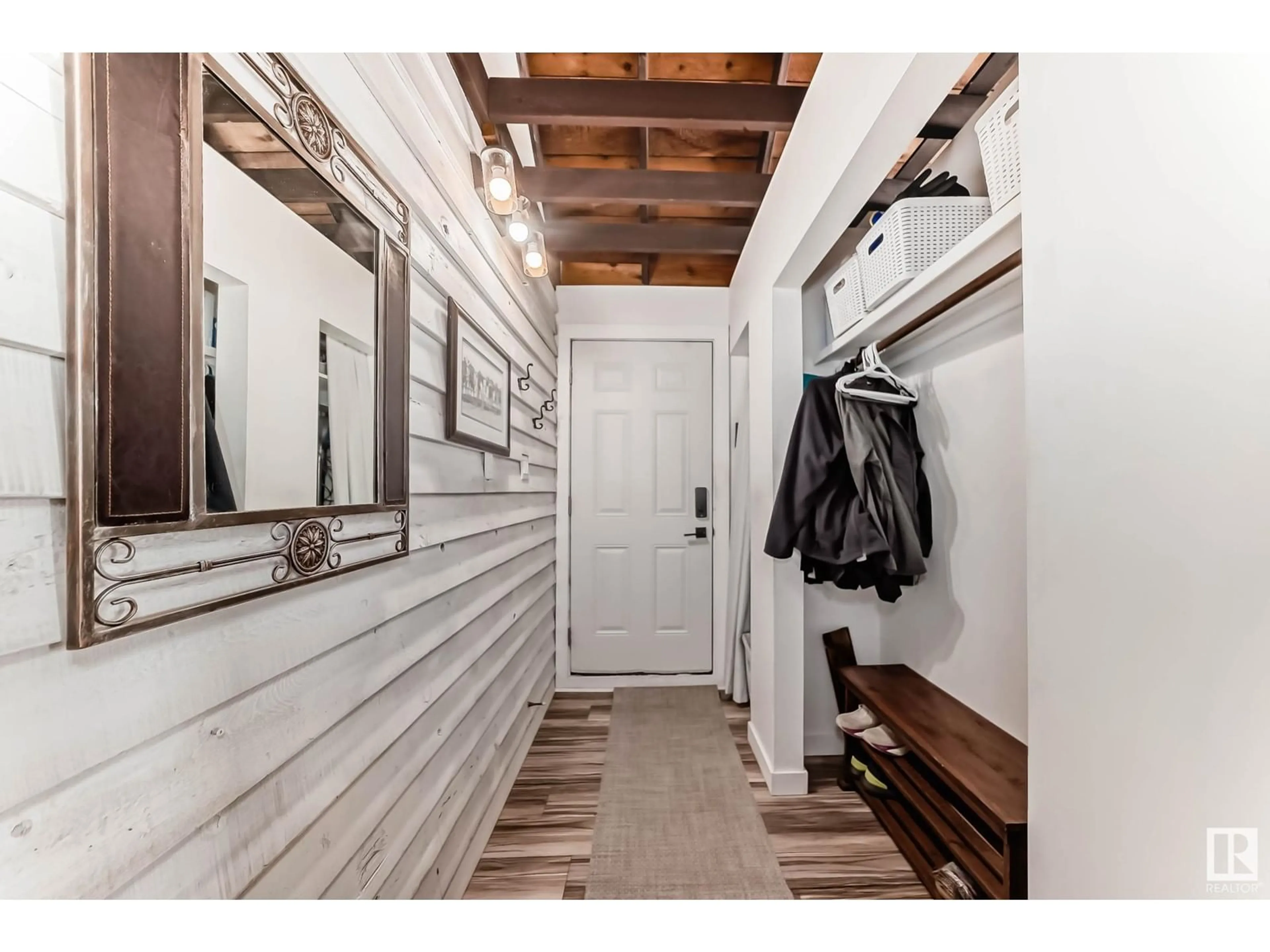 Indoor entryway for 57102 RANGE RD 263, Rural Sturgeon County Alberta T8R0Y1
