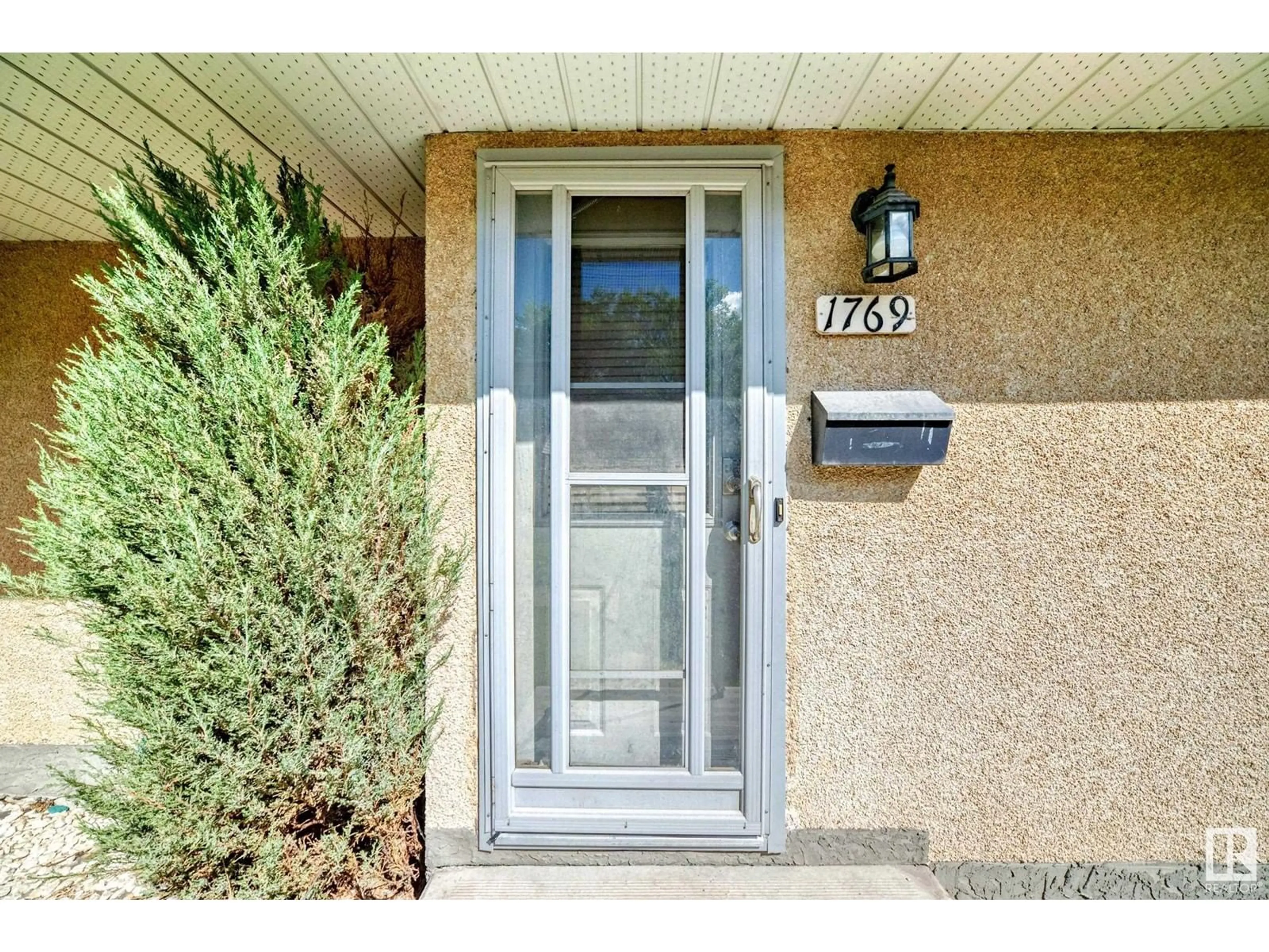 Indoor entryway for NW - 1769 LAKEWOOD S, Edmonton Alberta T6K3B8