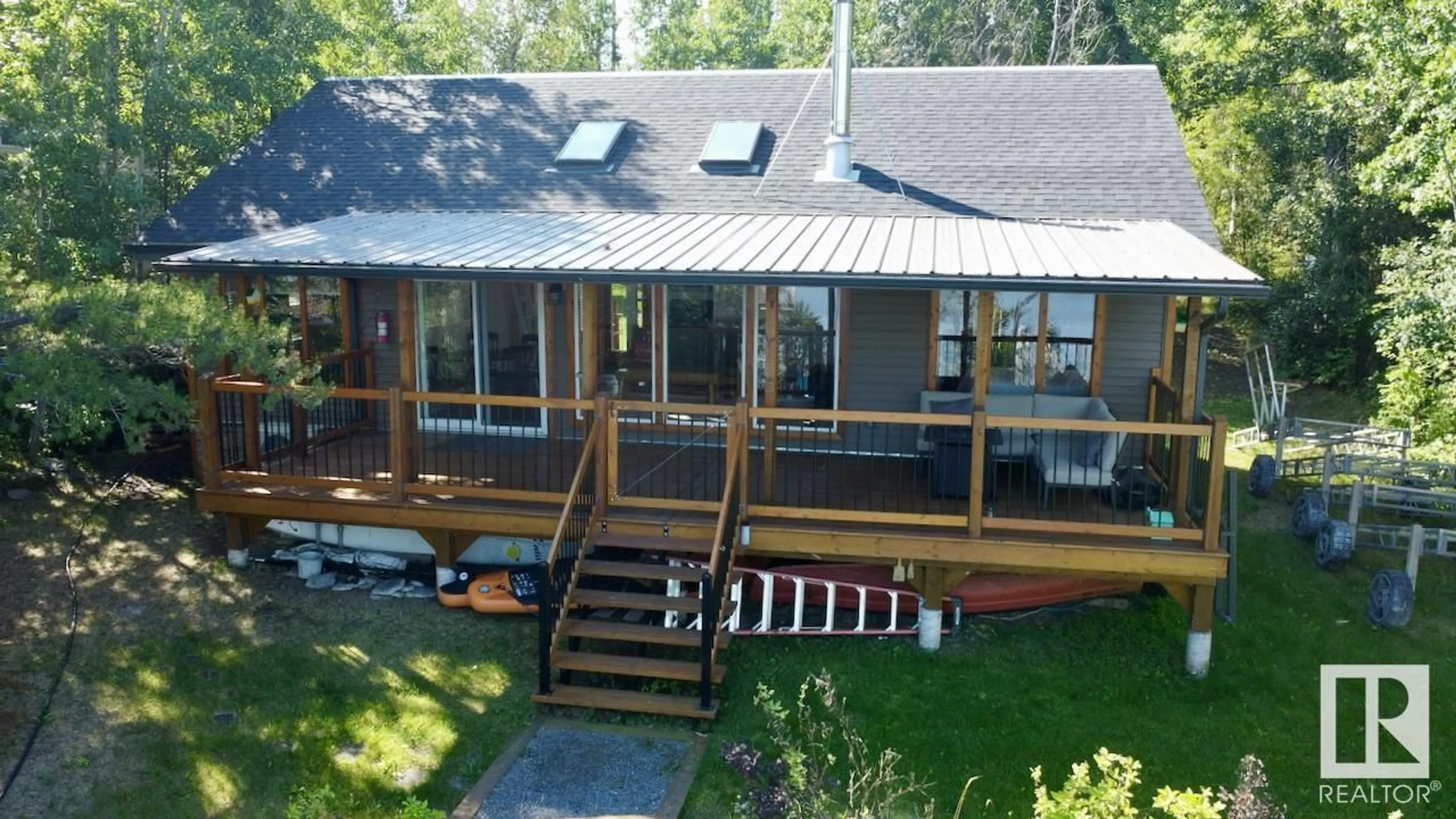 A pic from outside/outdoor area/front of a property/back of a property/a pic from drone, unknown for 52515 - 20 RGE RD 52, Rural Parkland County Alberta T0E2B0