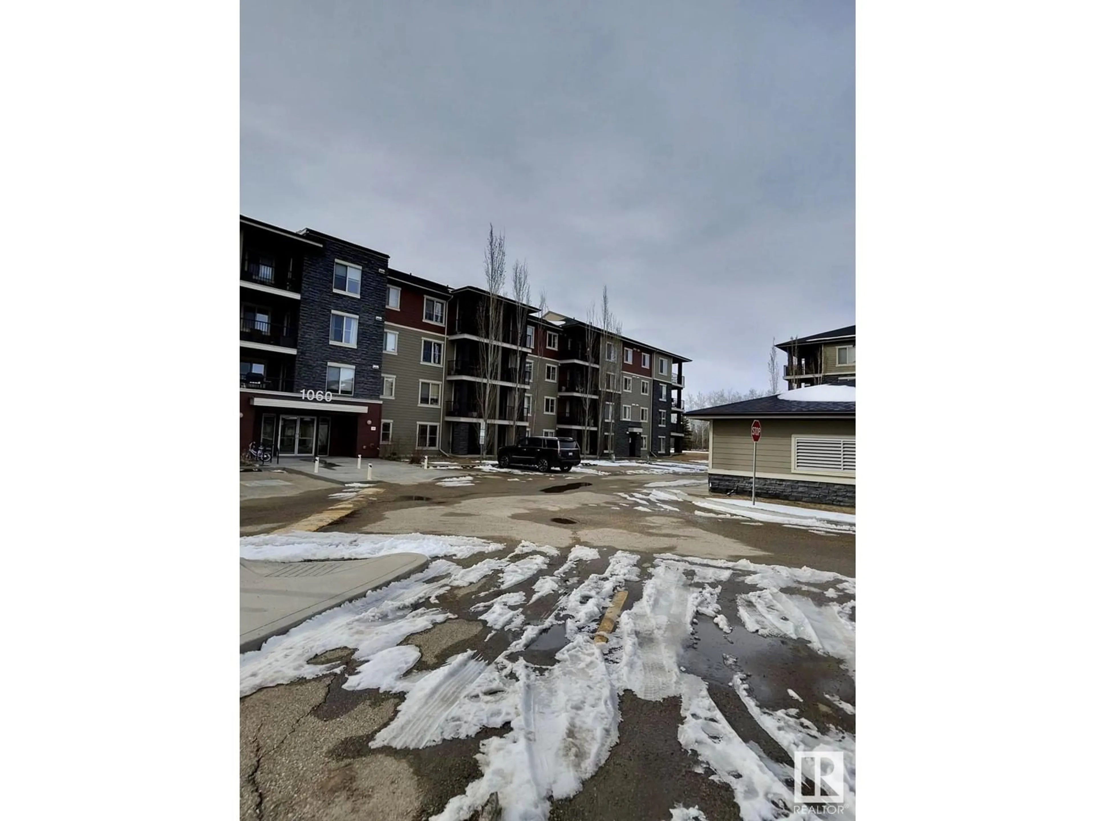 Blurry image for #303 - 1060 MCCONACHIE BV, Edmonton Alberta T5J0W9