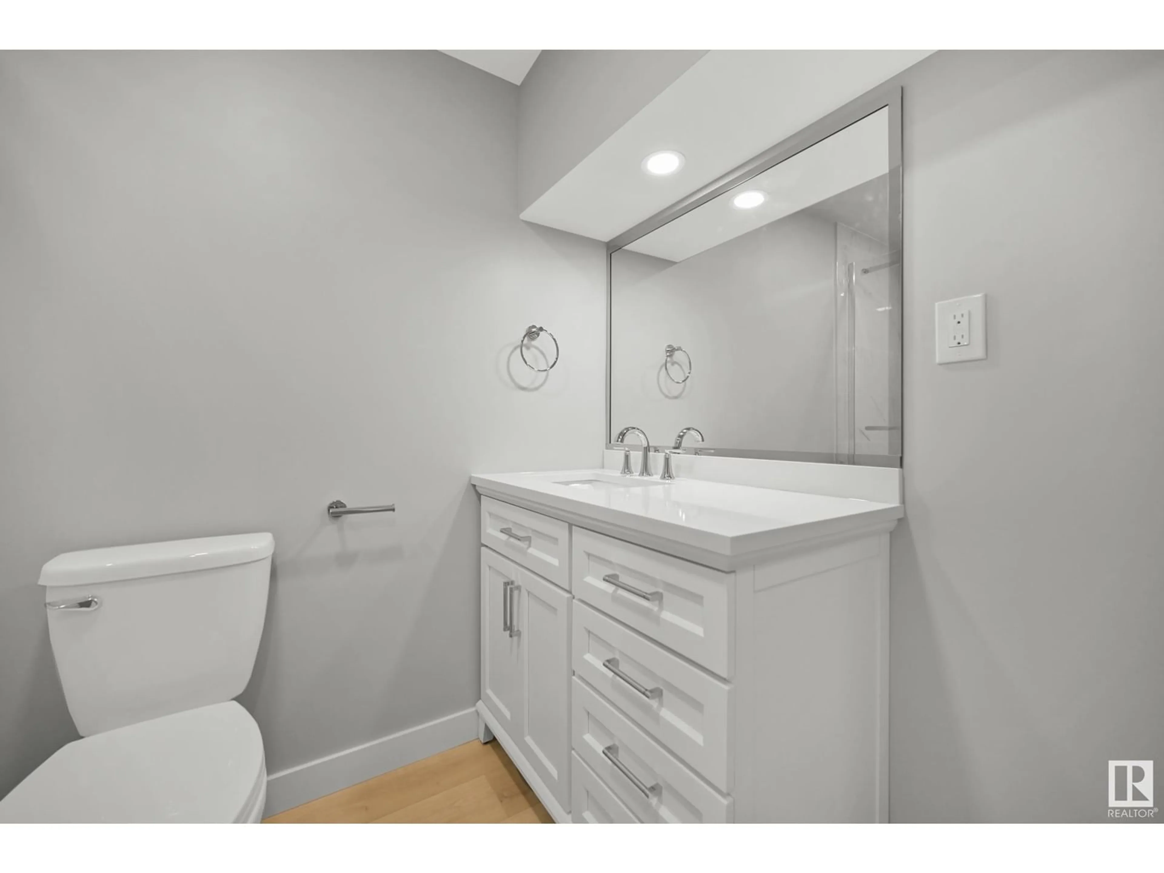 Standard bathroom, unknown for 15705 86 AV NW, Edmonton Alberta T5R4C5