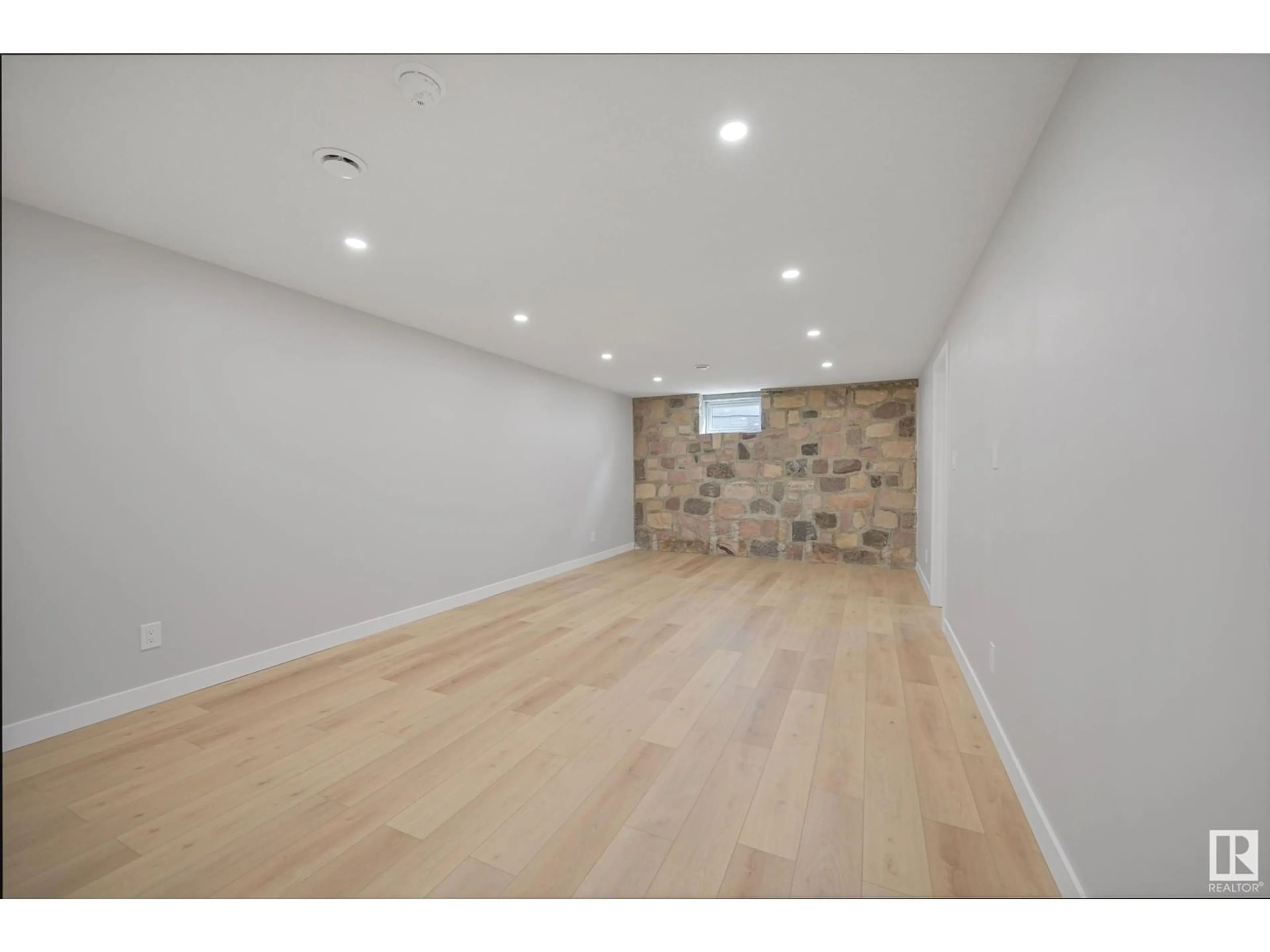 A pic of a room for 15705 86 AV NW, Edmonton Alberta T5R4C5