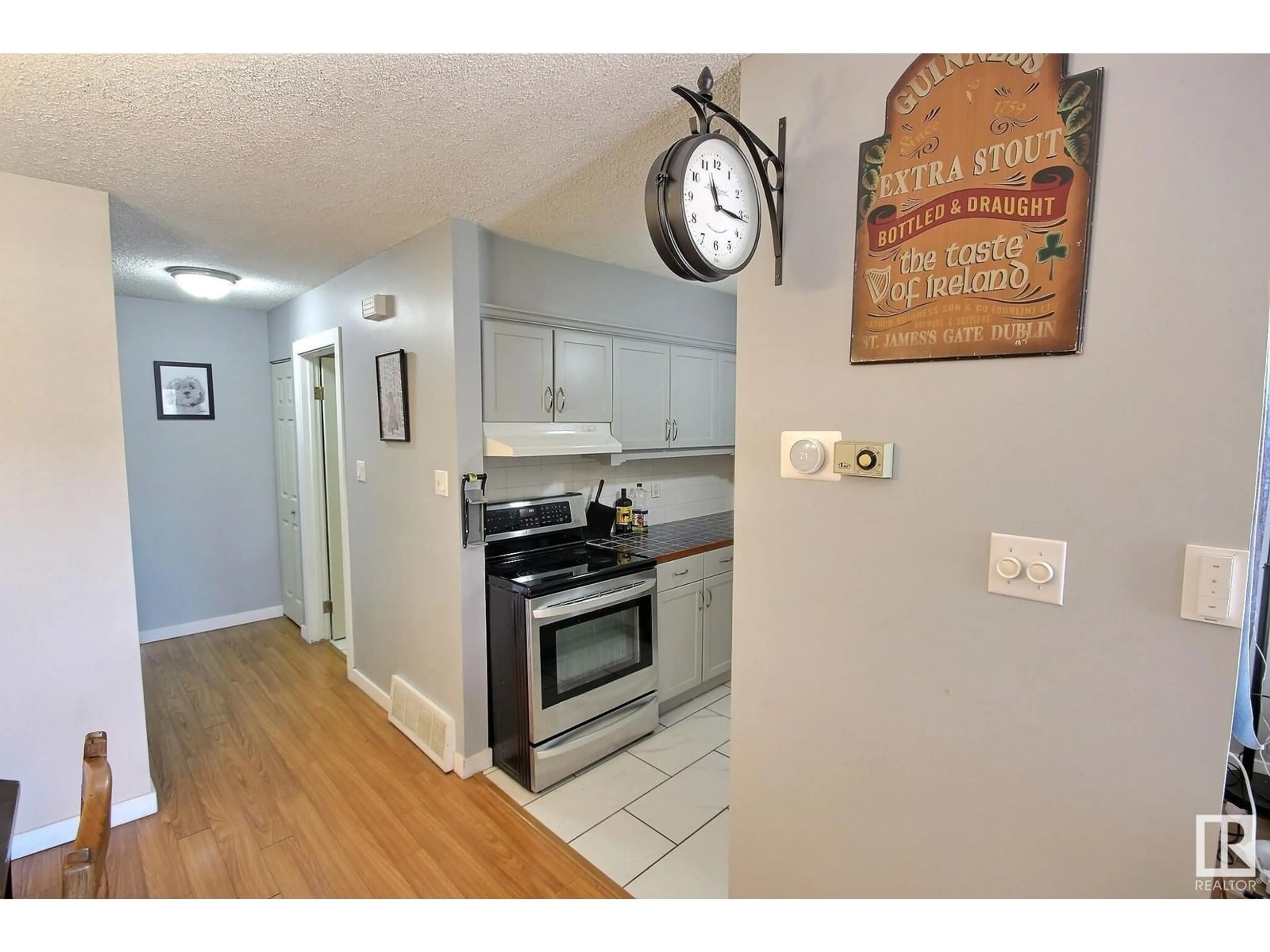 Standard kitchen, unknown for 10152 87 AV, Edmonton Alberta T6E2P2