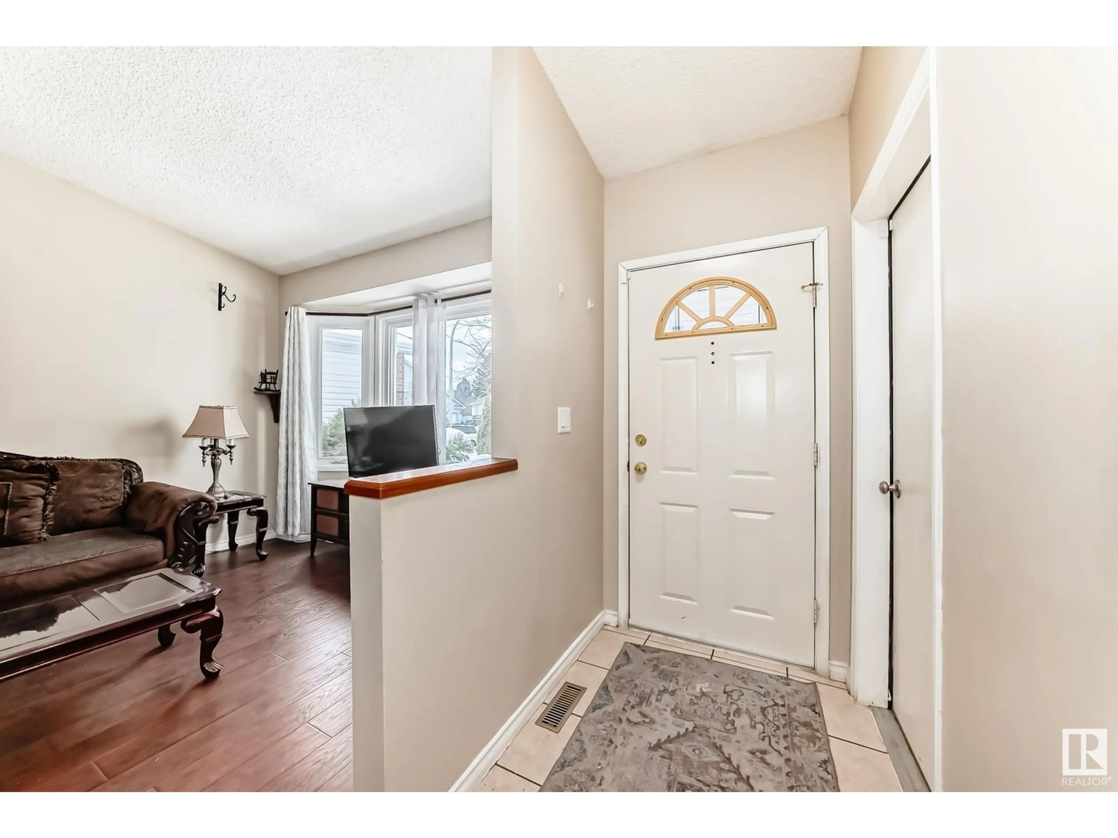 Indoor entryway for NW - 15811 79 ST, Edmonton Alberta T5Z2V4