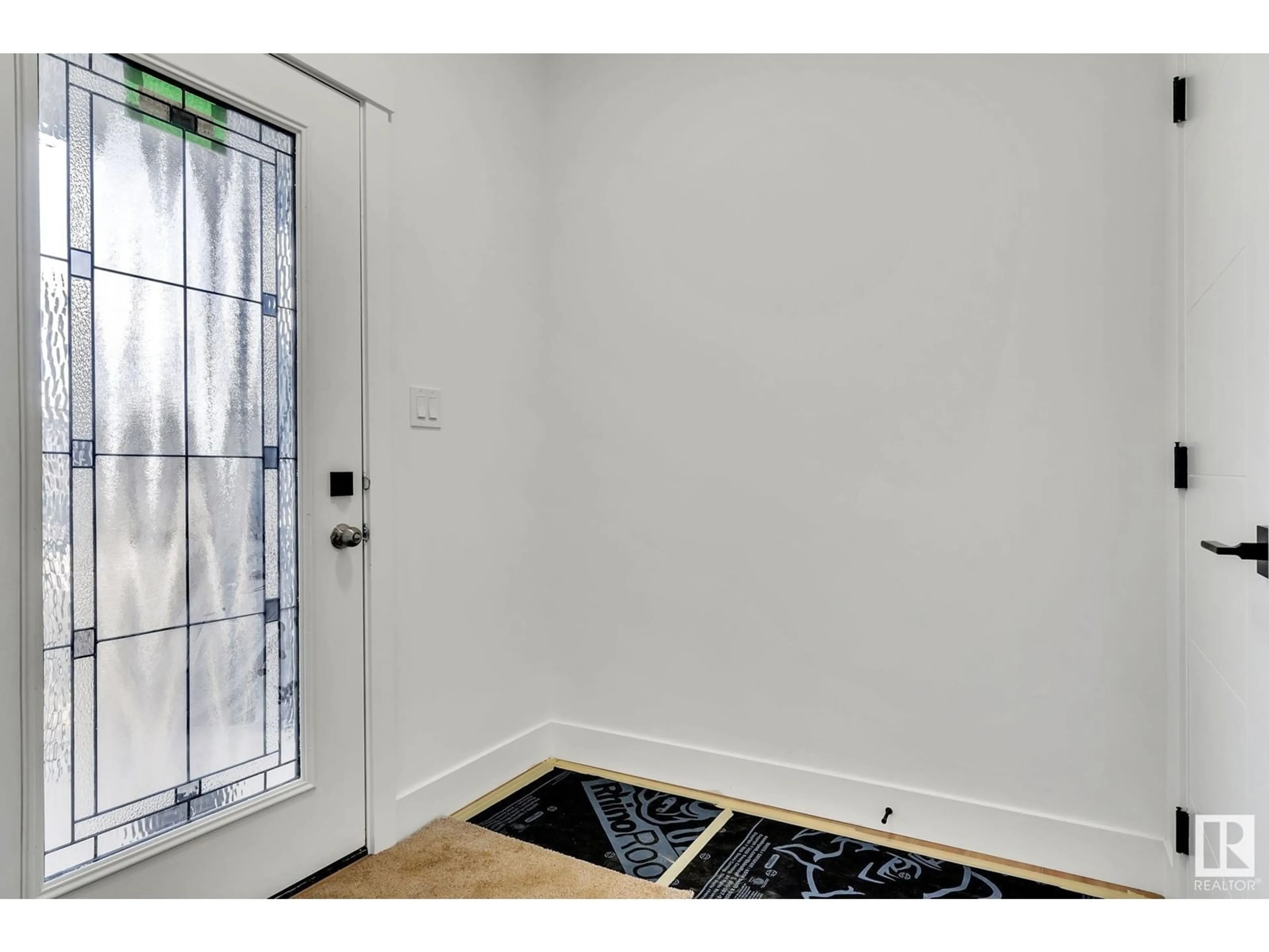 Indoor entryway for 3311 CHERNOWSKI WAY, Edmonton Alberta T6W5H2