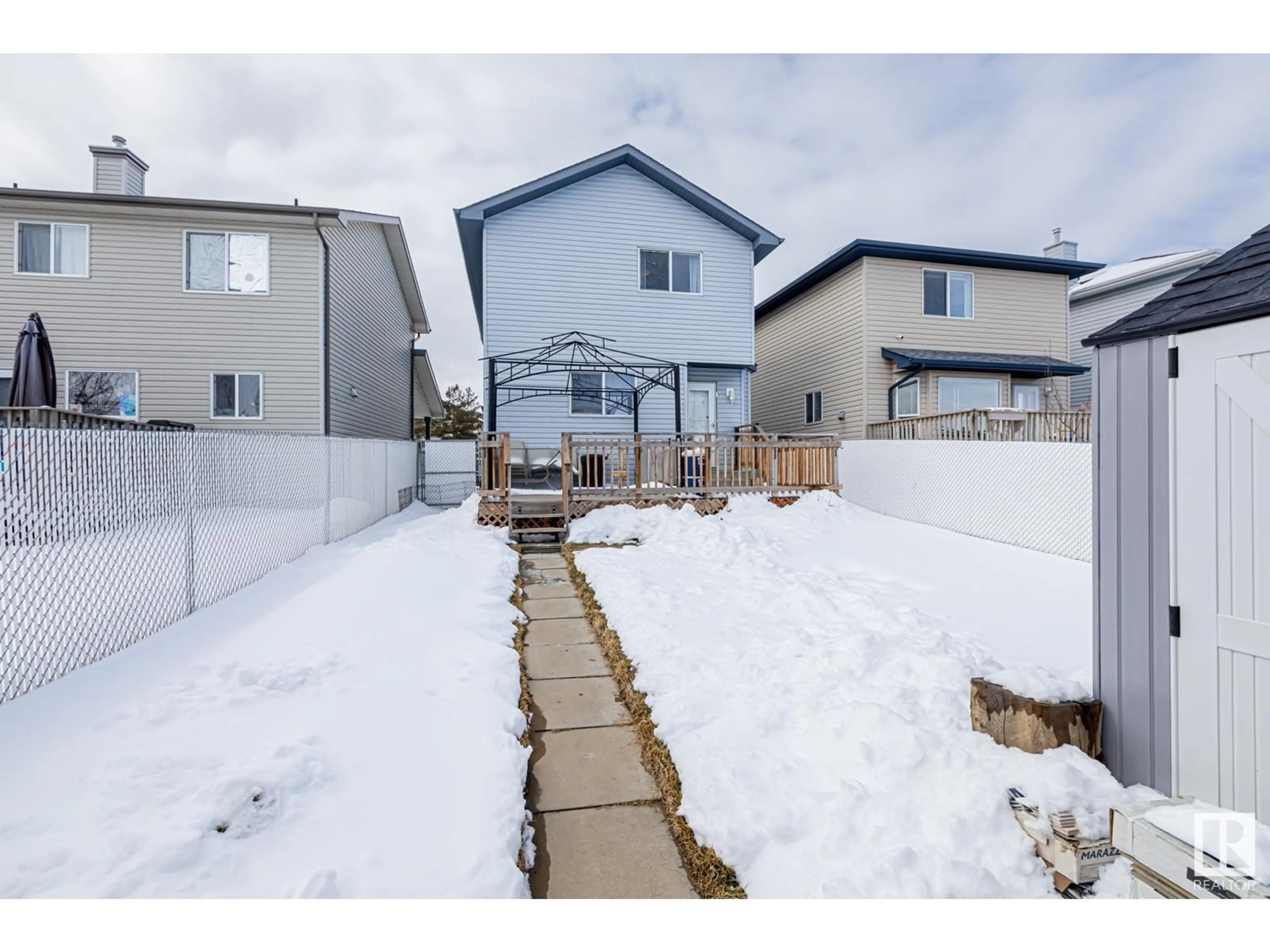 Floor plan for 15519 45 ST, Edmonton Alberta T5Y3G8