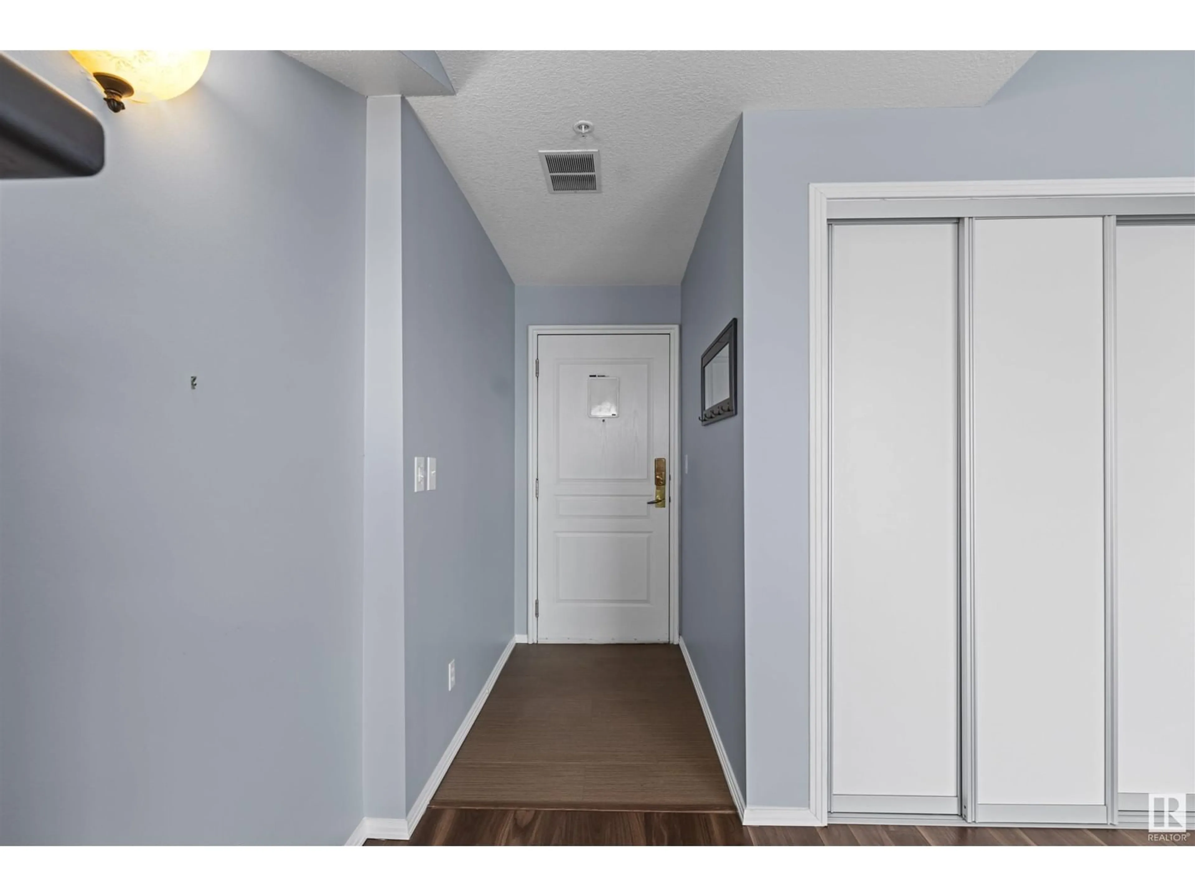 Indoor entryway for #505 - 10728 82 AV, Edmonton Alberta T6E6P5