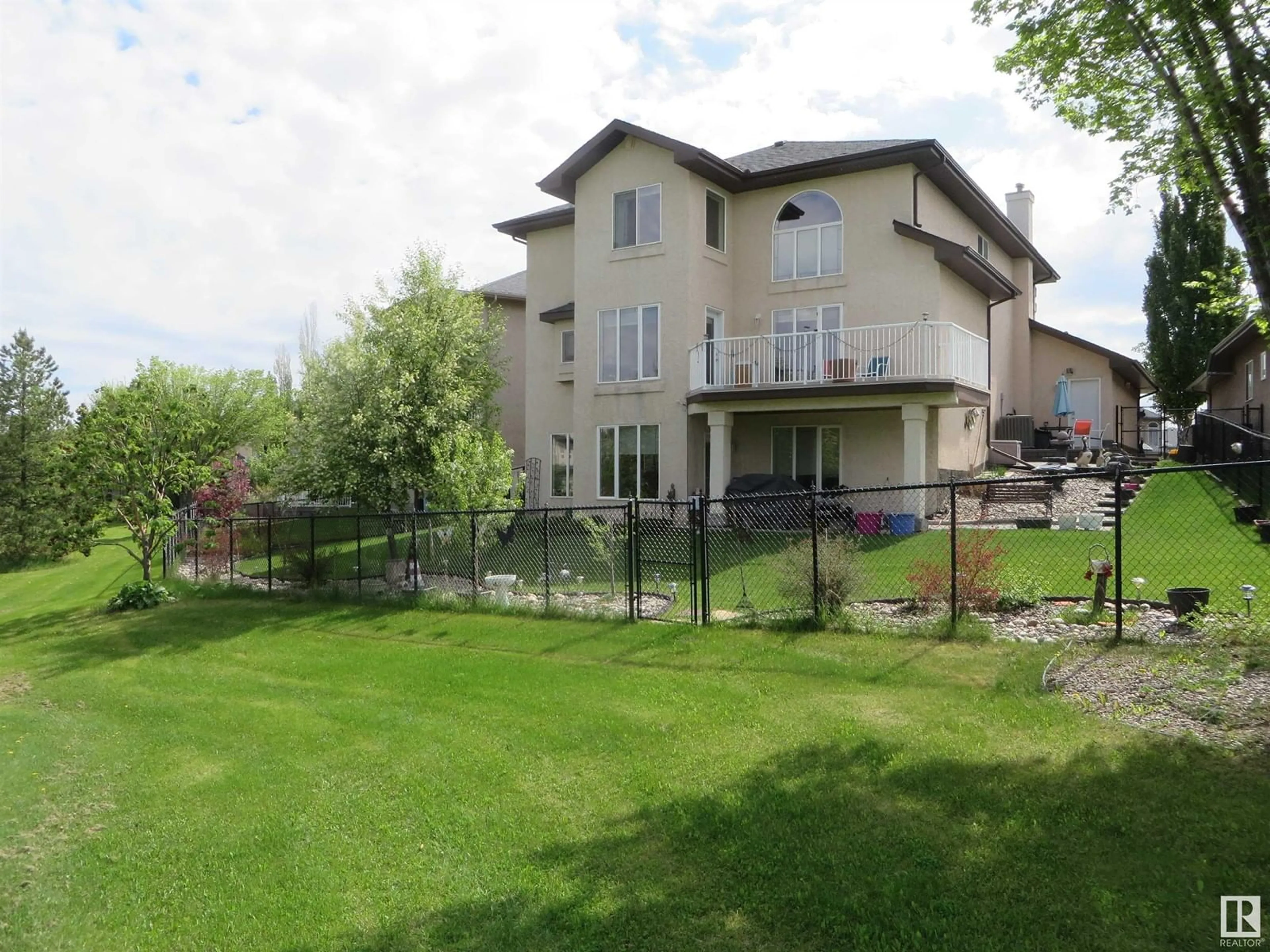 Patio, unknown for 1524 HASWELL CL, Edmonton Alberta T6R3J4