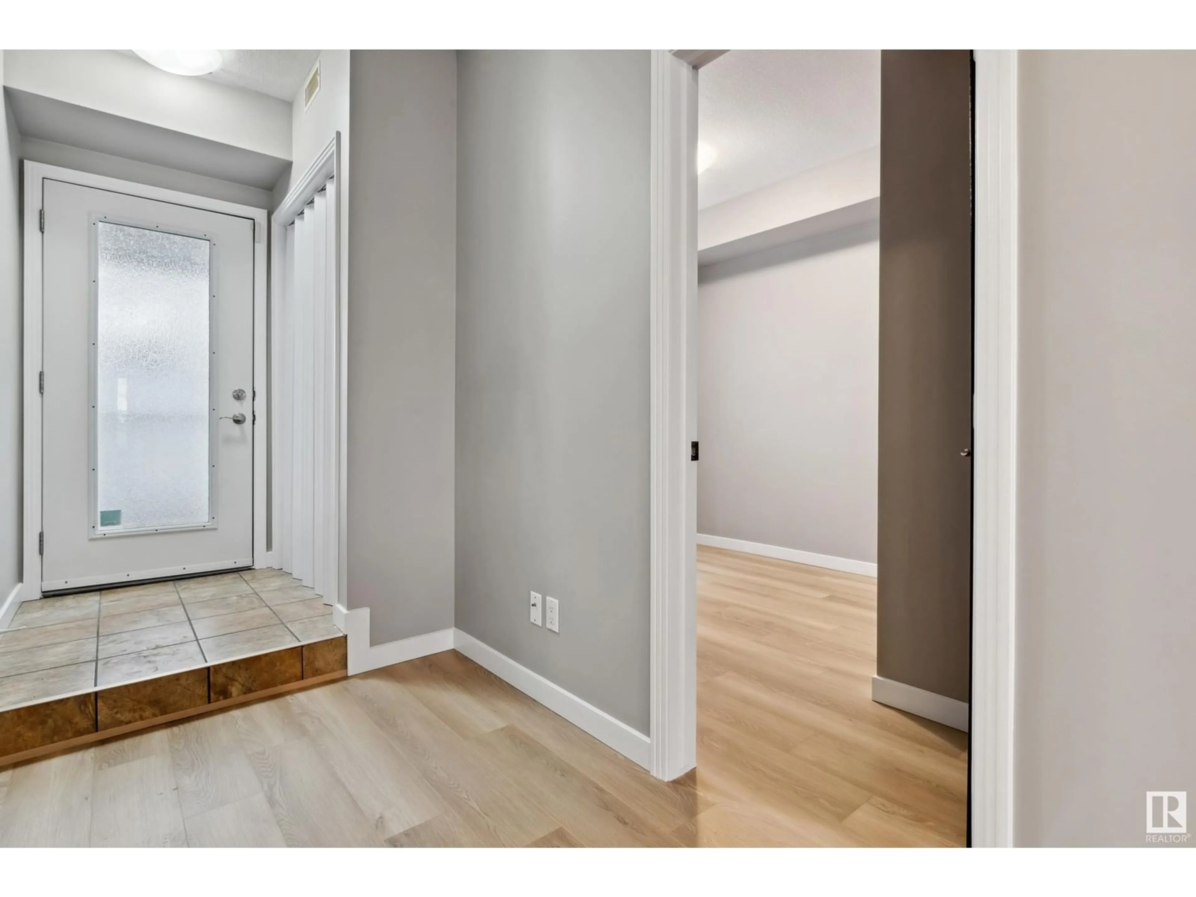 Indoor entryway for #211 - 10503 98 AV, Edmonton Alberta T5K0B2