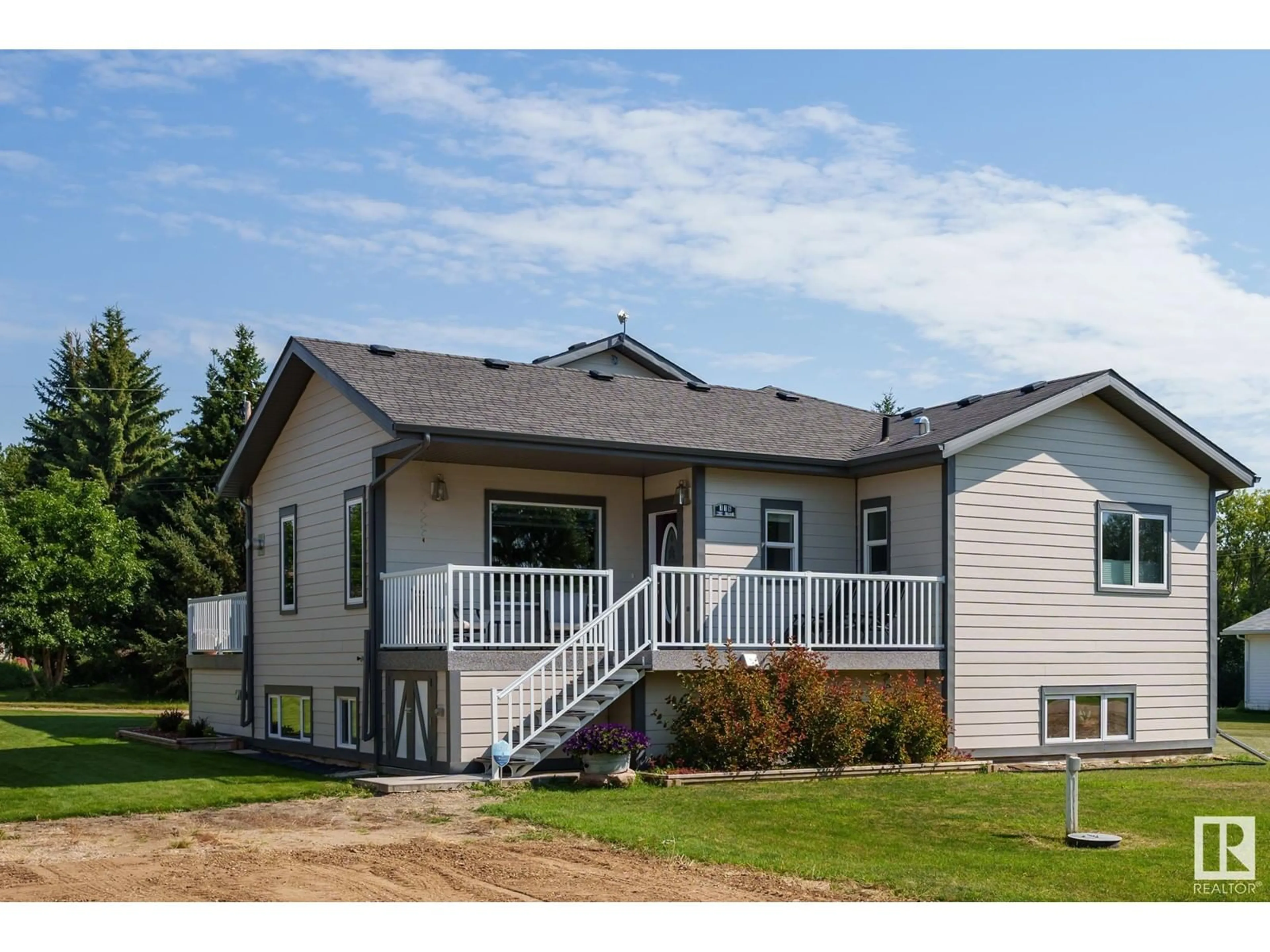 Home with vinyl exterior material, unknown for 116 Main ST, Kingman Alberta T0B2M0