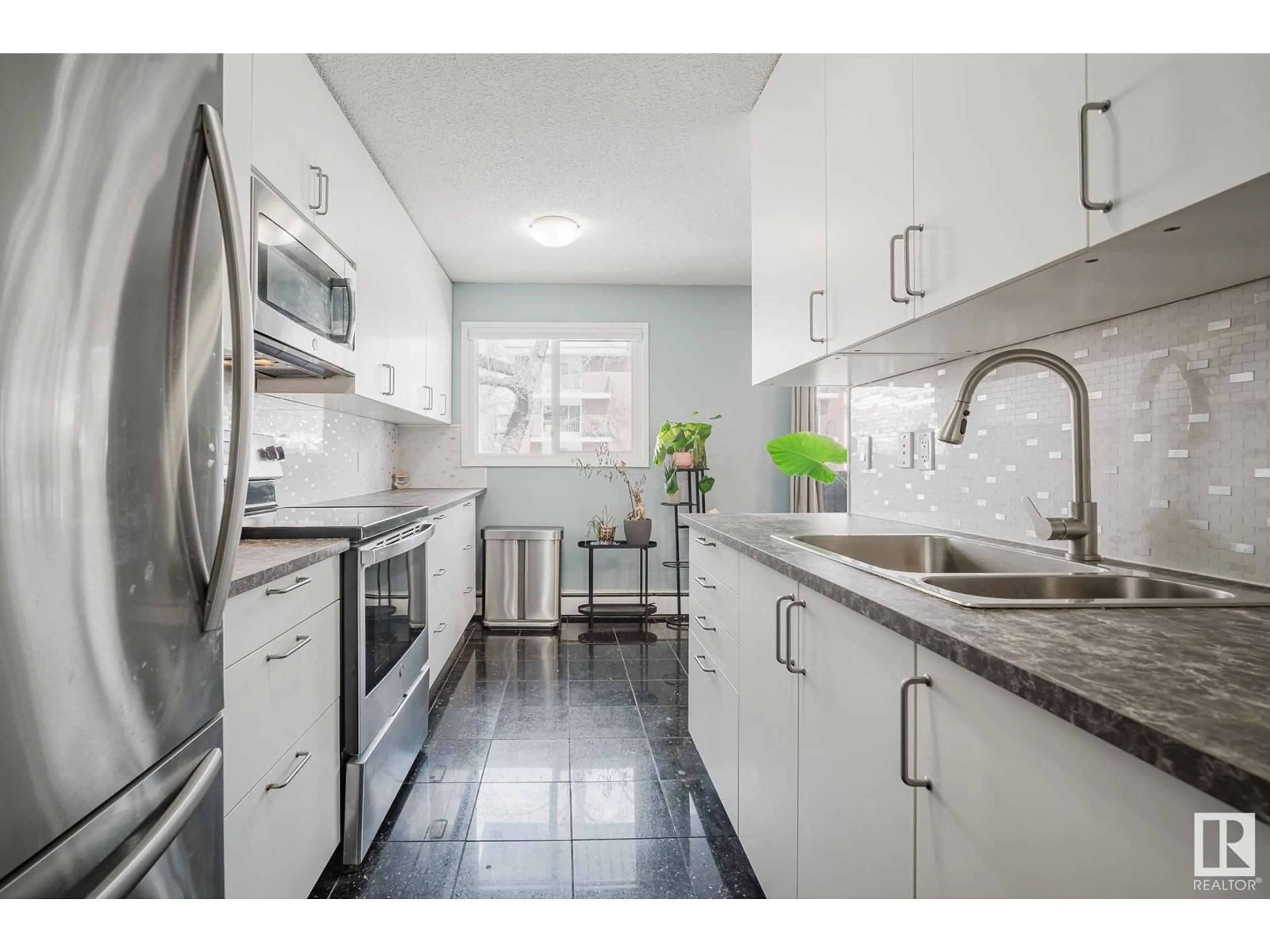 Indoor entryway for #207 - 10149 83 AV, Edmonton Alberta T6E2C5