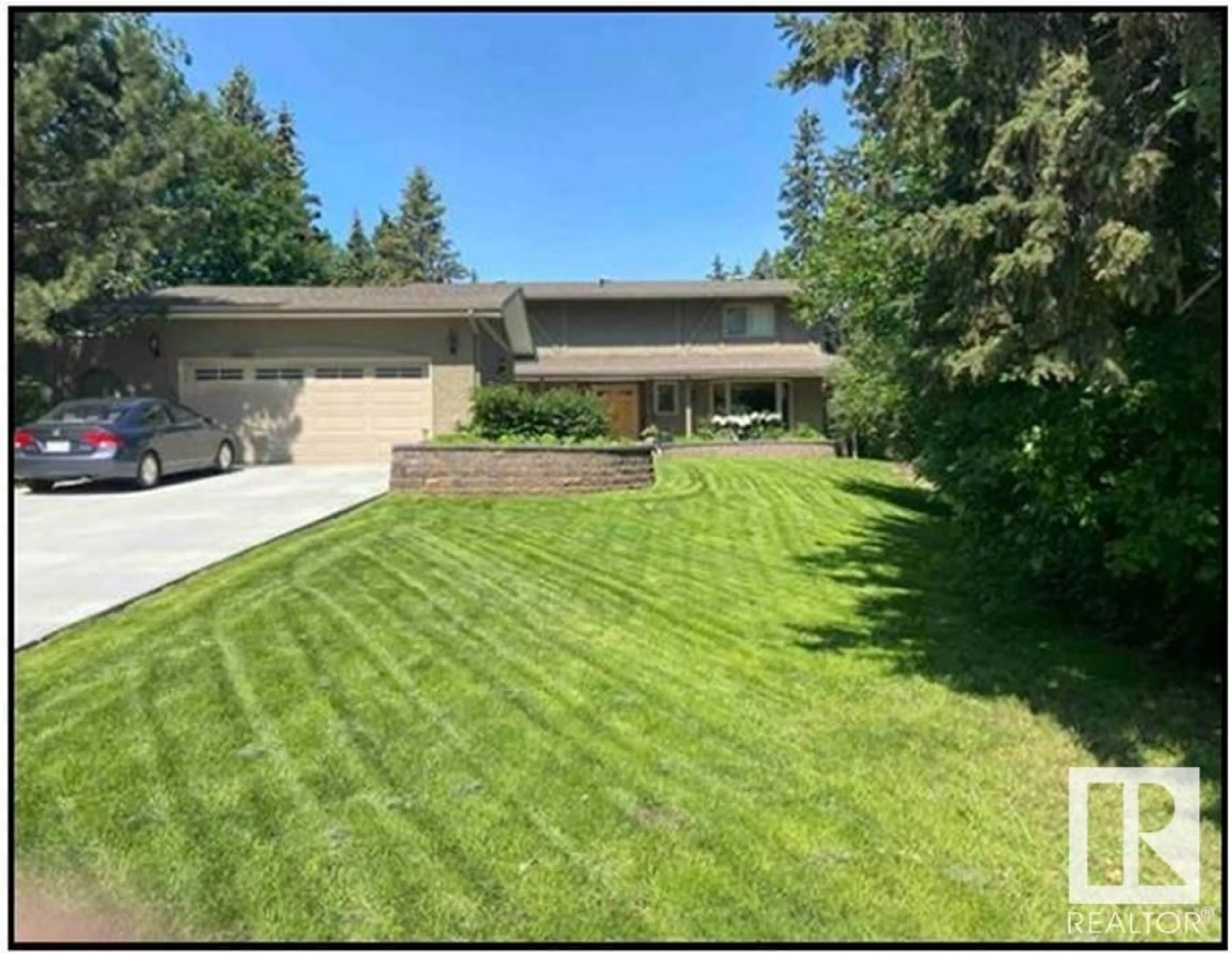 A pic from outside/outdoor area/front of a property/back of a property/a pic from drone, street for 12408 GRAND VIEW DR, Edmonton Alberta T6H4K4