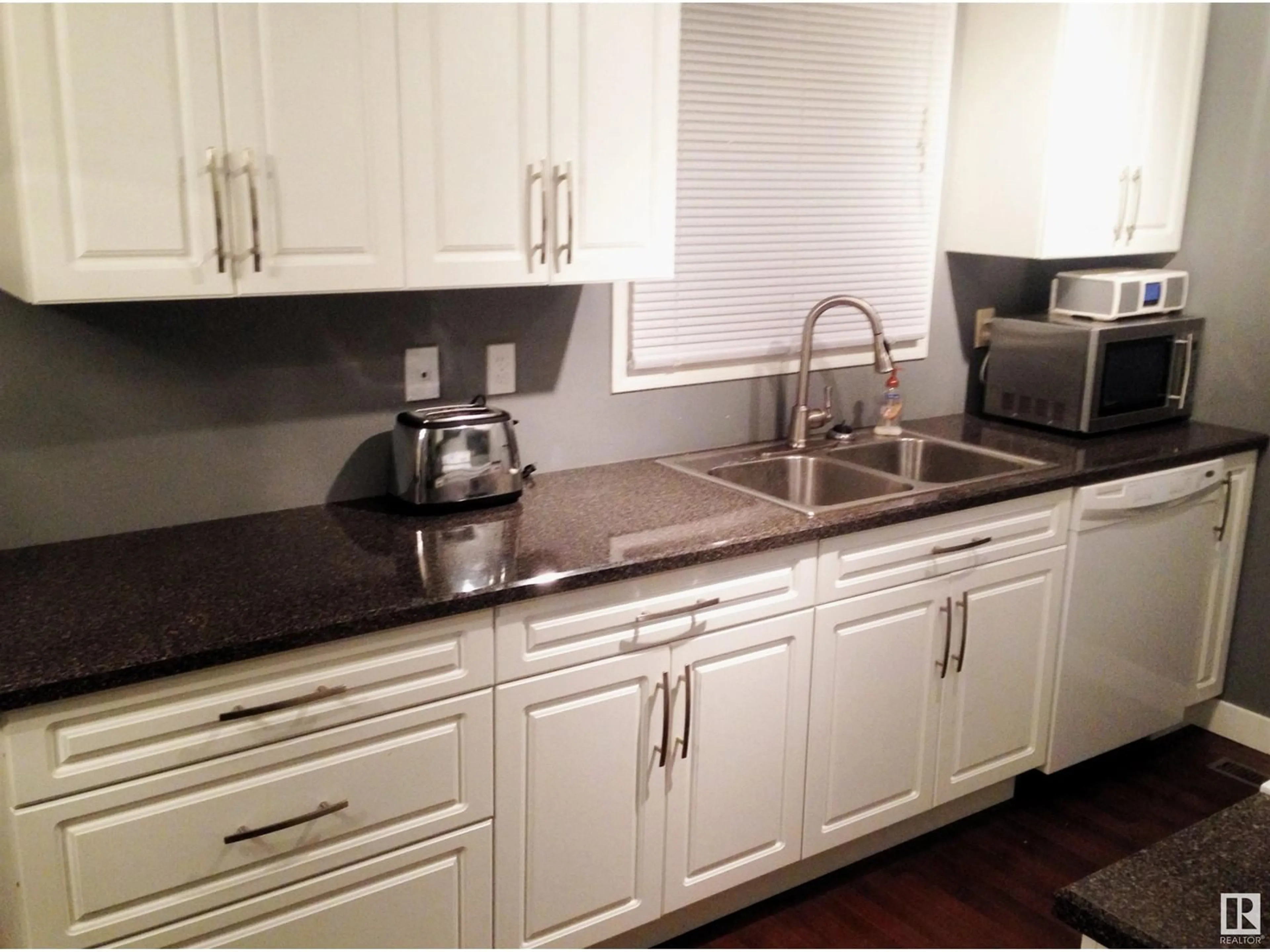 Standard kitchen, unknown for 191D HOMESTEAD CR, Edmonton Alberta T5A2Y2