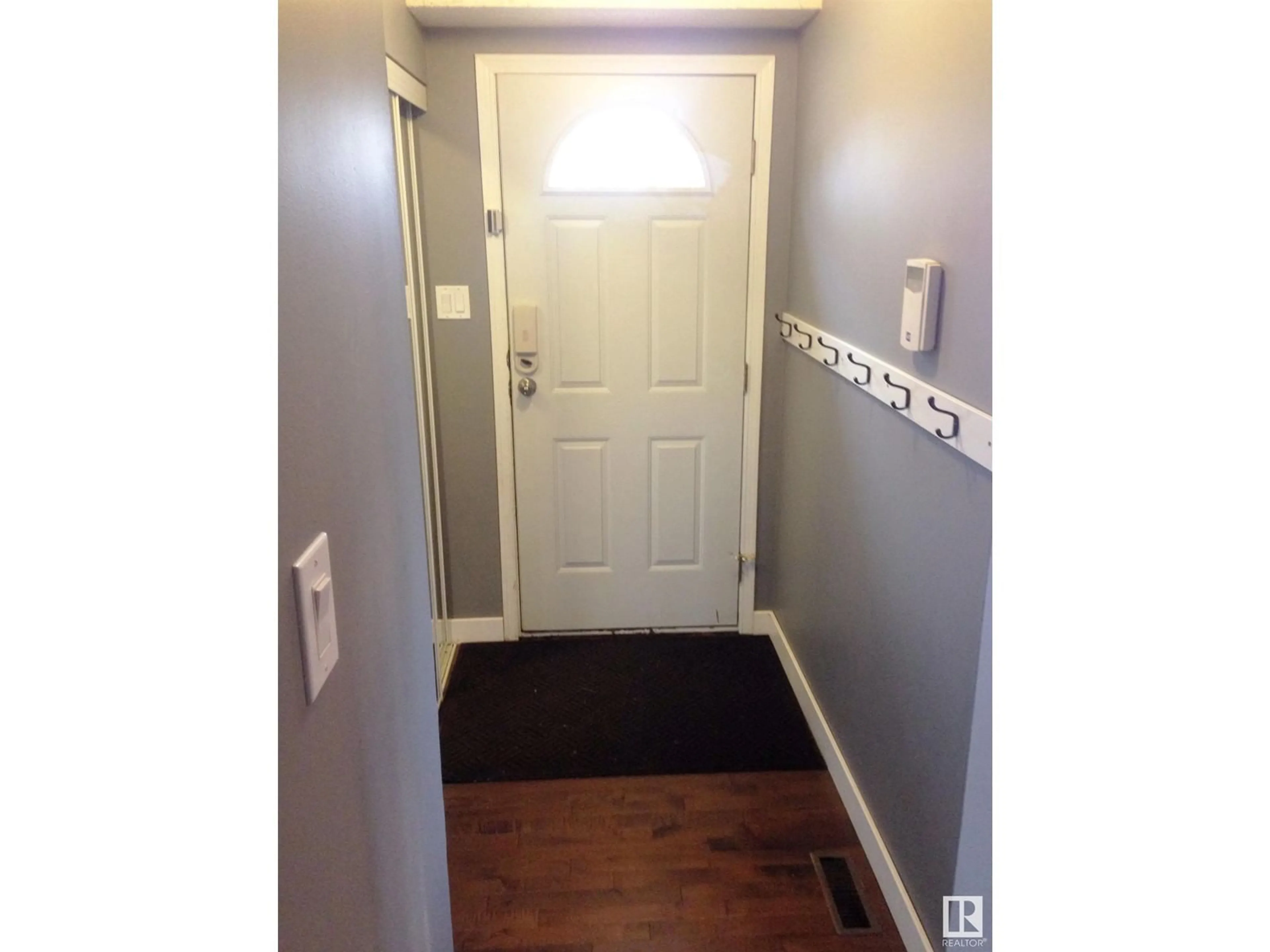 Indoor entryway for 191D HOMESTEAD CR, Edmonton Alberta T5A2Y2