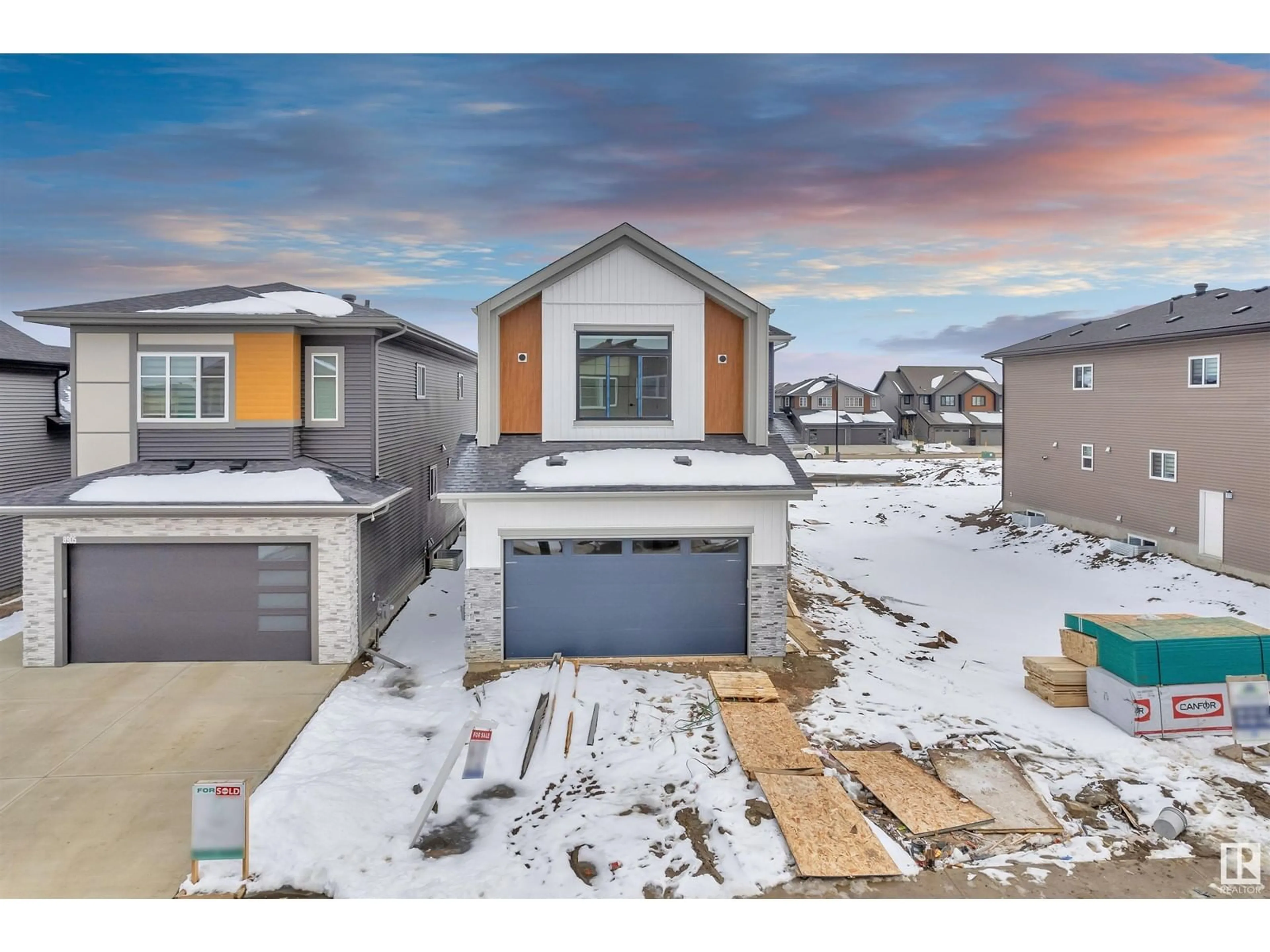 A pic from outside/outdoor area/front of a property/back of a property/a pic from drone, street for 8907 MAYDAY WAY, Edmonton Alberta T6X1A2