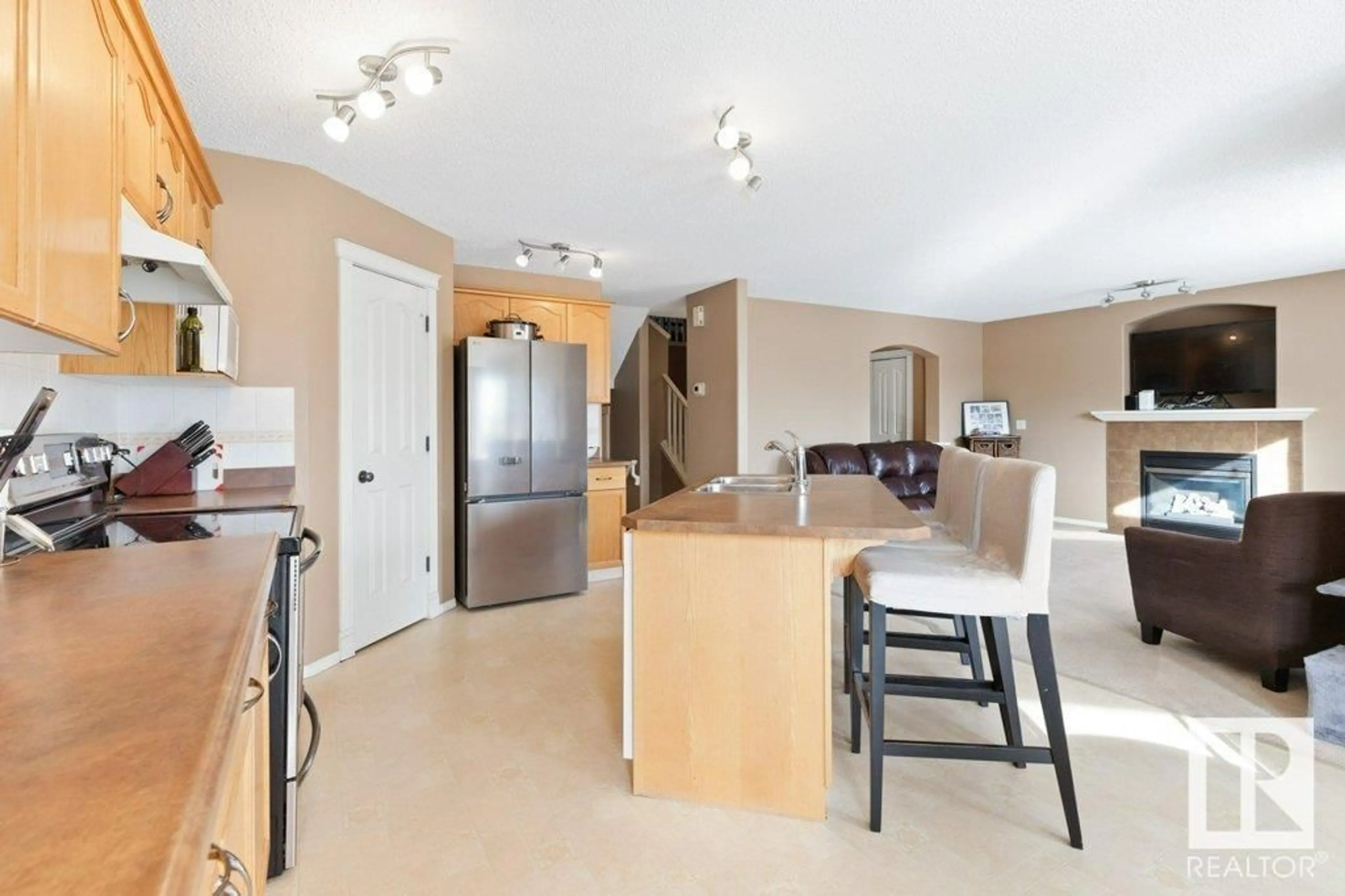 Open concept kitchen, unknown for 10 WESTWOOD LN, Fort Saskatchewan Alberta T8L4N6