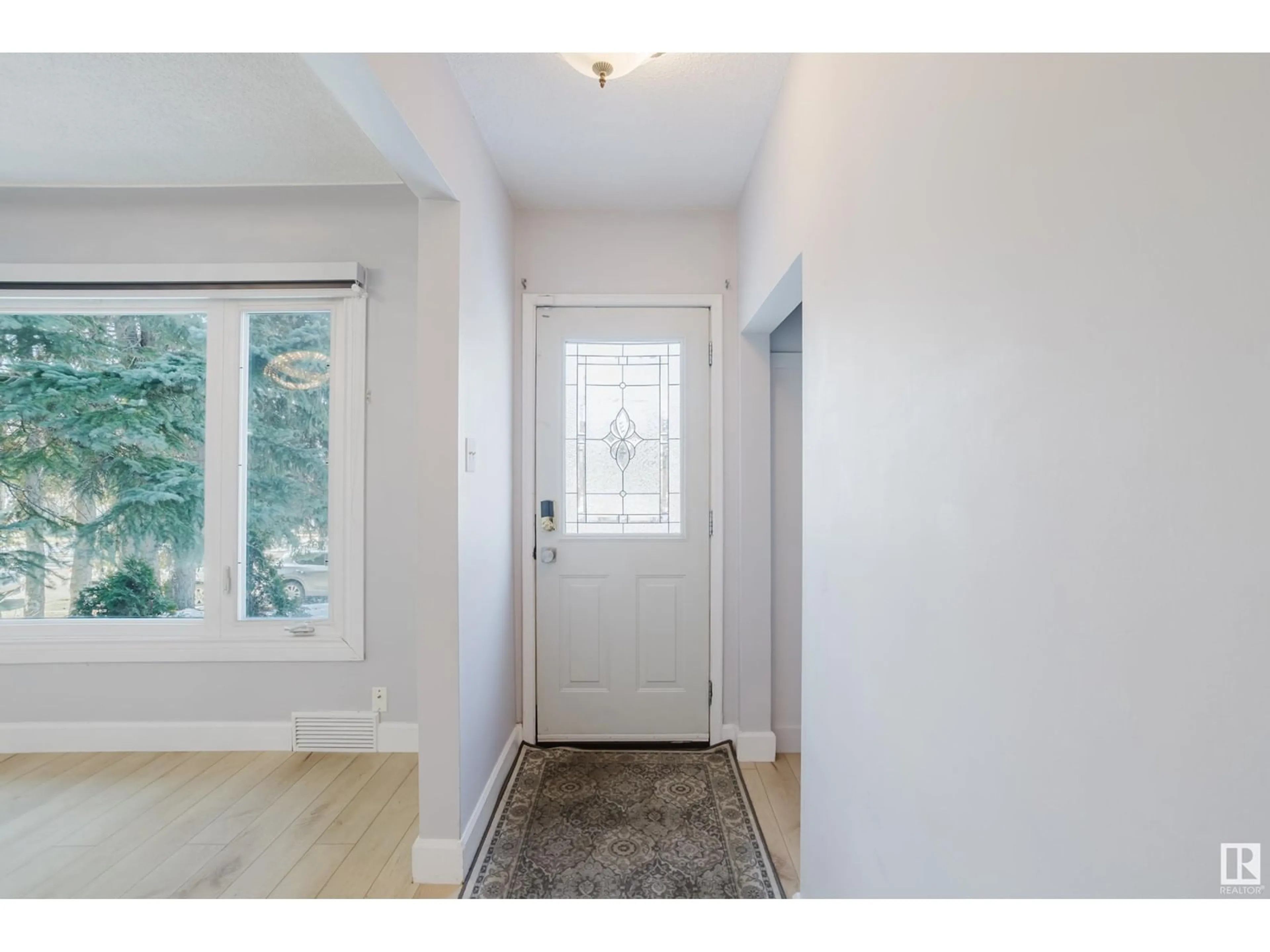 Indoor entryway for NW - 9547 87 ST, Edmonton Alberta T6C3H9