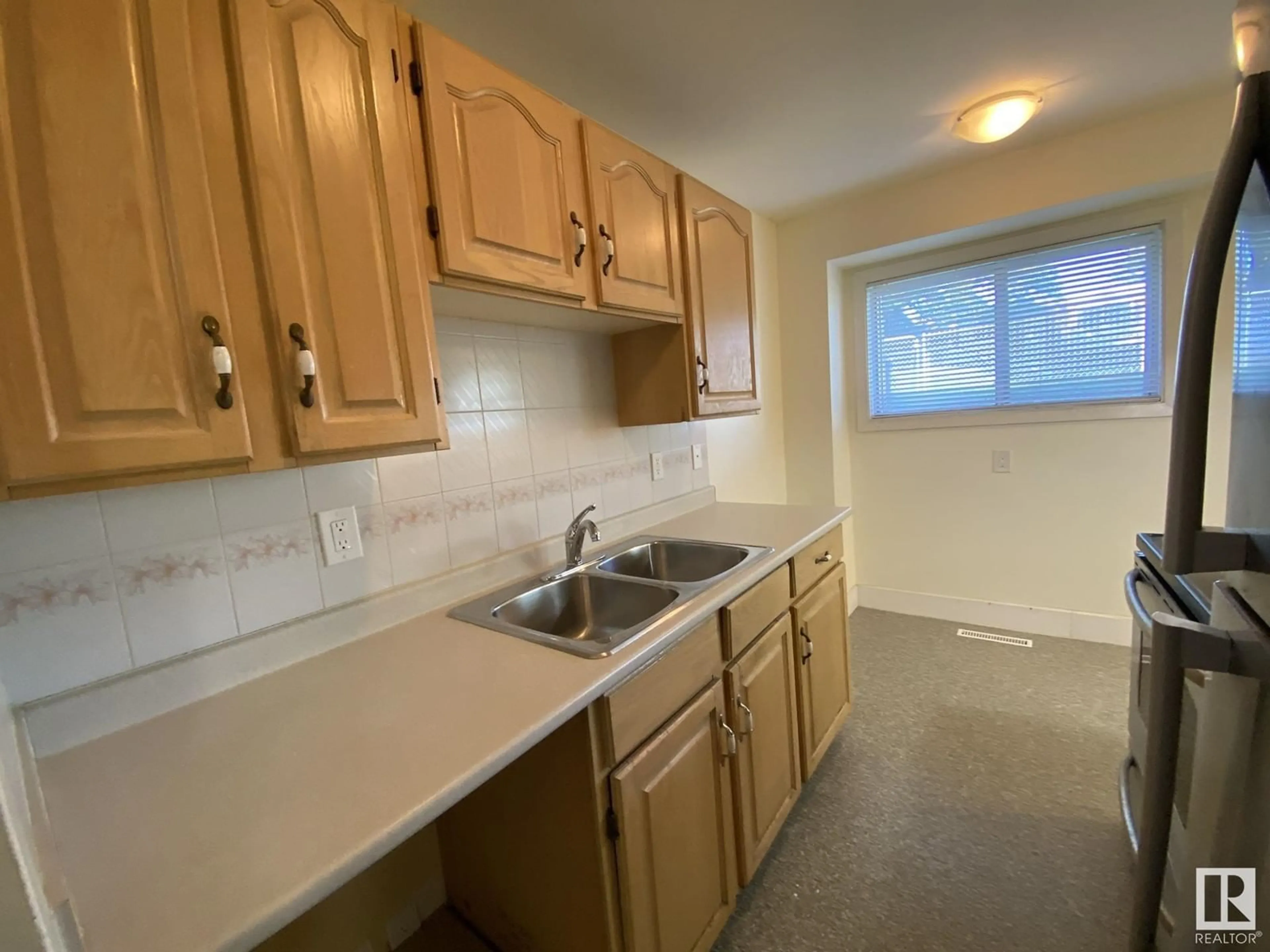 Standard kitchen, unknown for 11839 45 ST, Edmonton Alberta T5W2T3