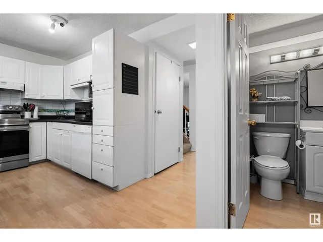 18066 93 AV NW, Edmonton 3