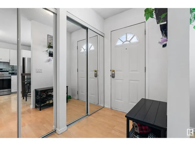 18066 93 AV NW, Edmonton 4