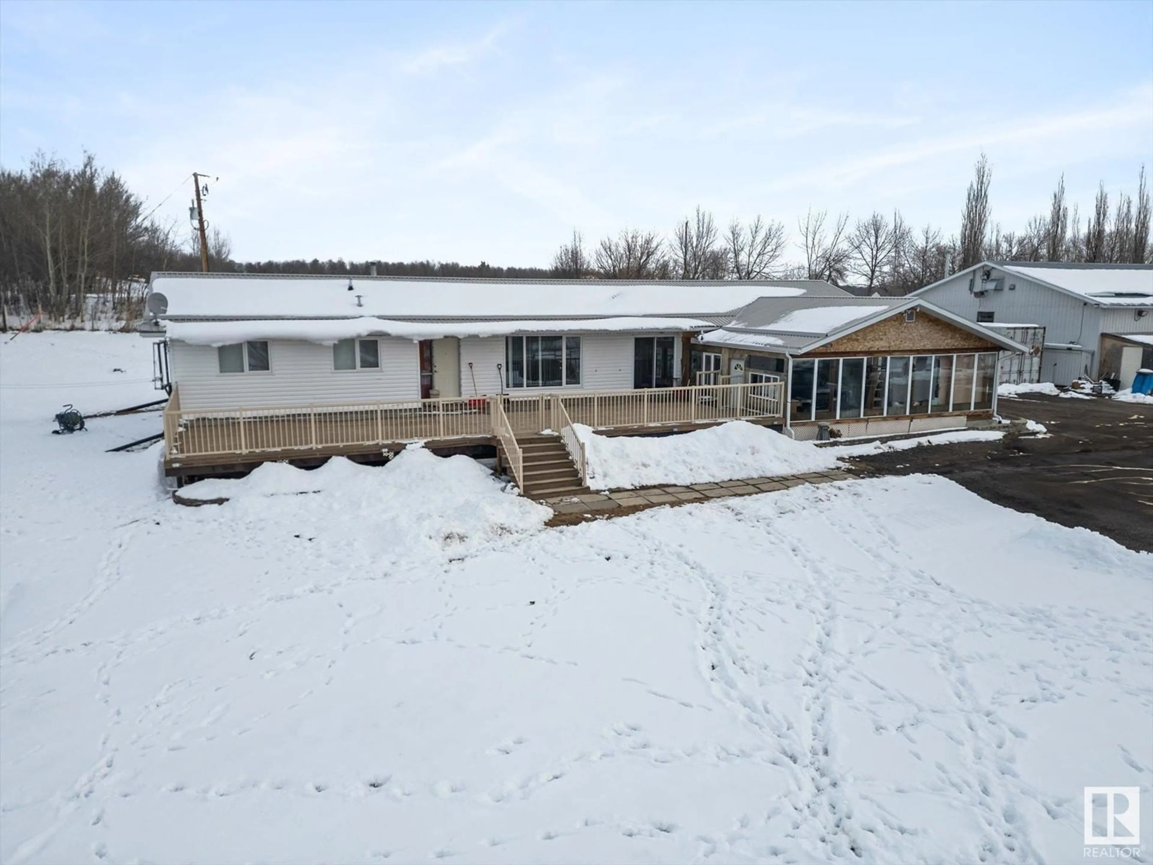 A pic from outside/outdoor area/front of a property/back of a property/a pic from drone, building for 55122 RANGE ROAD 13, Rural Lac Ste. Anne County Alberta T0E1V0