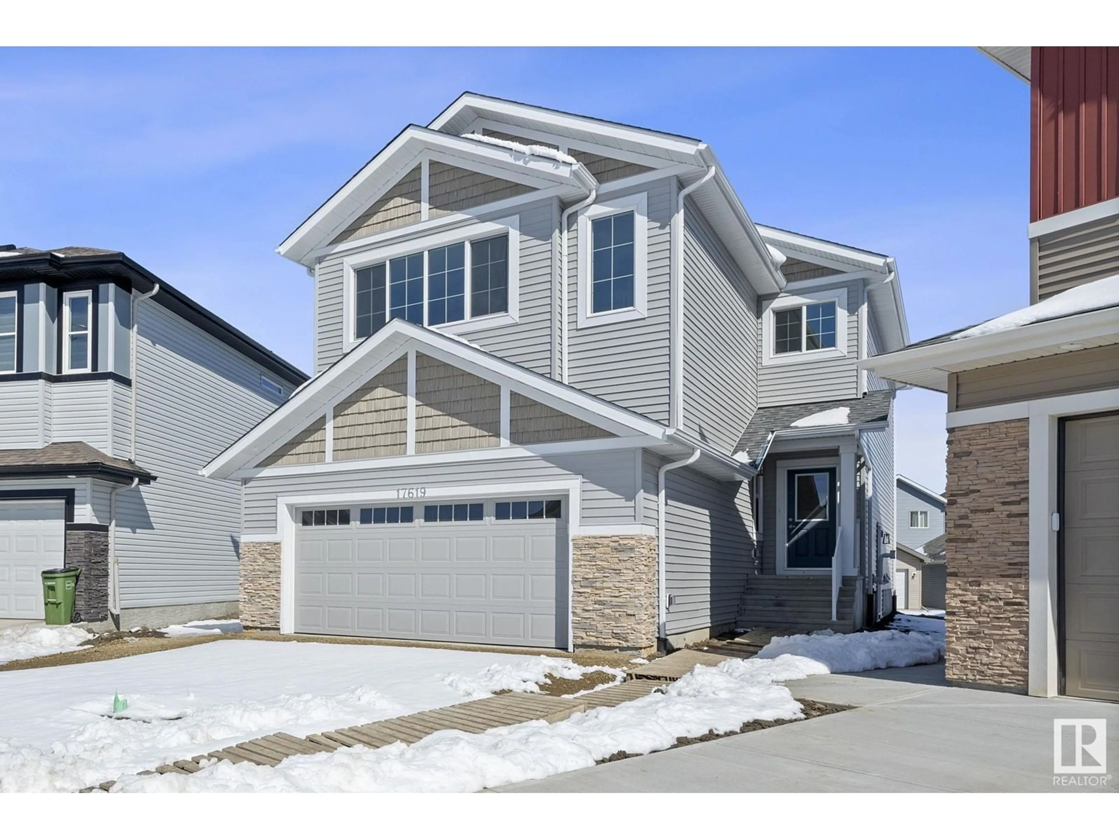 Home with vinyl exterior material, street for NW - 17619 48 ST, Edmonton Alberta T5Y0N4