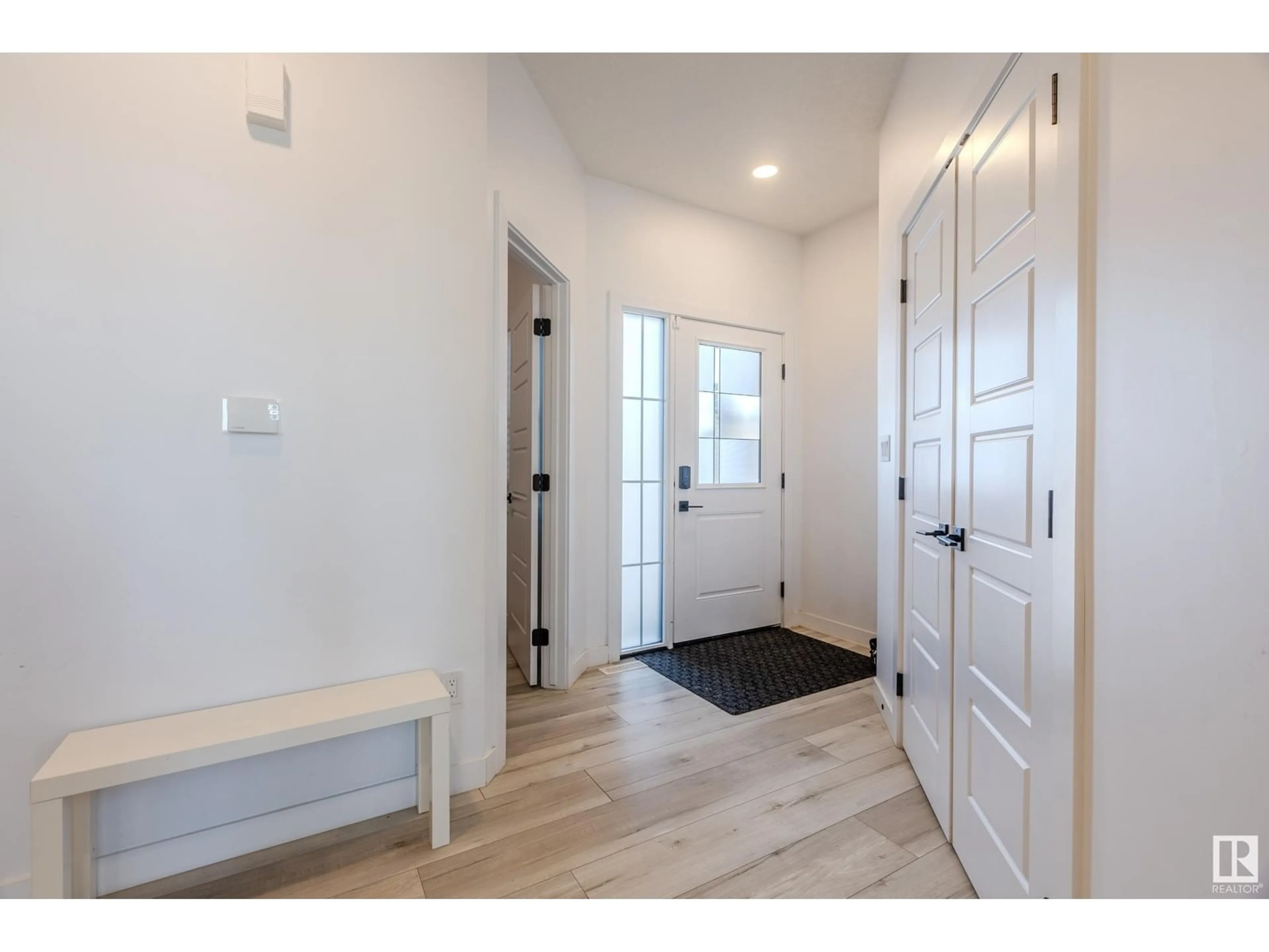 Indoor entryway for 10511 106 AV, Morinville Alberta T8R0C9