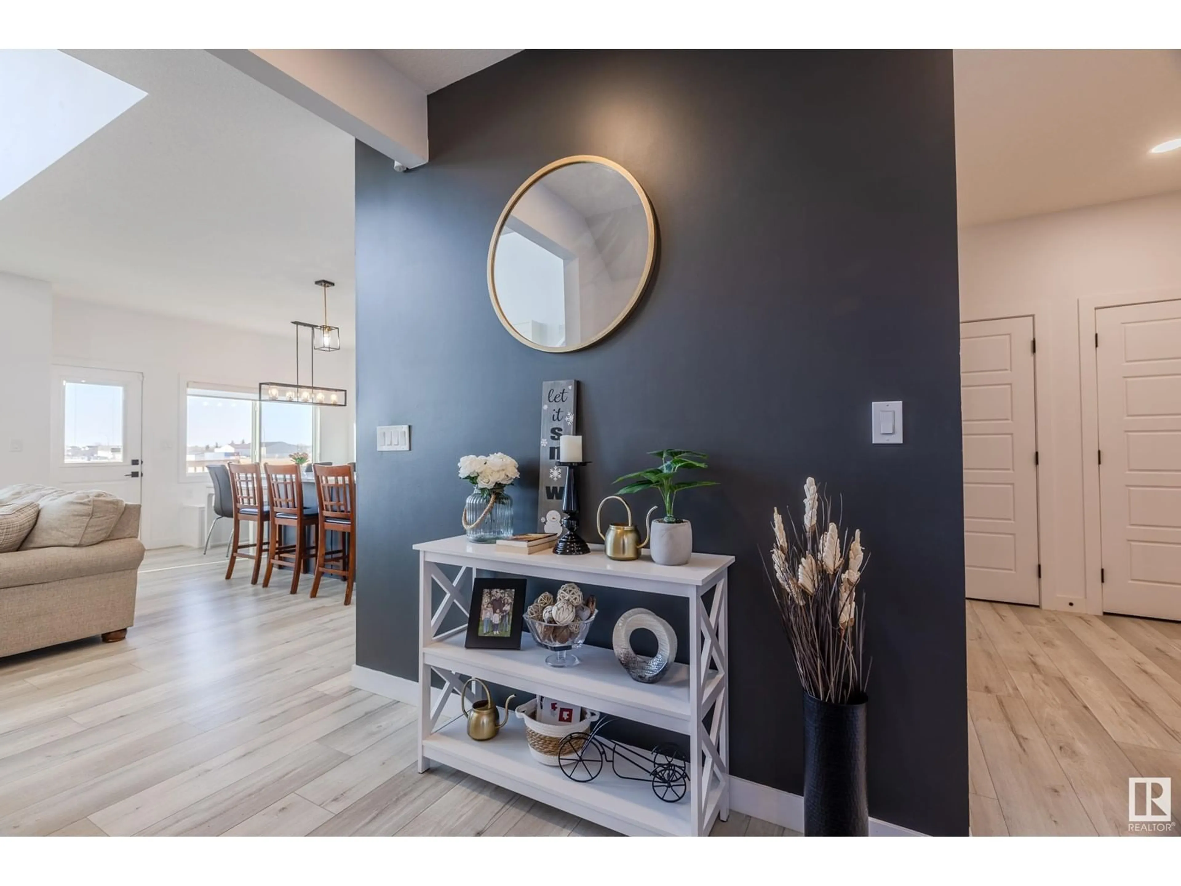 Indoor entryway for 10511 106 AV, Morinville Alberta T8R0C9