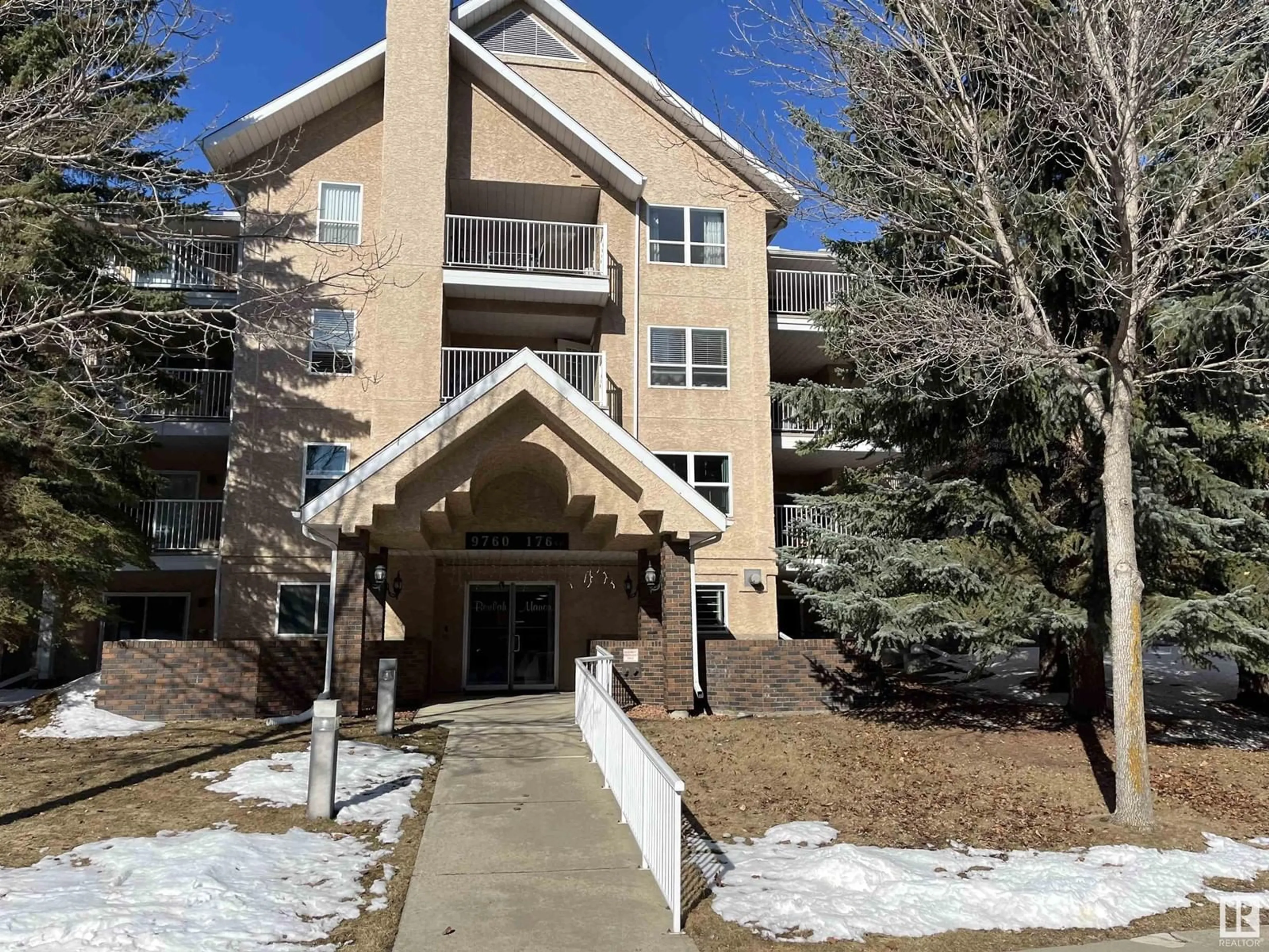 Indoor foyer for #107 - 9760 176 ST, Edmonton Alberta T5T5Z5