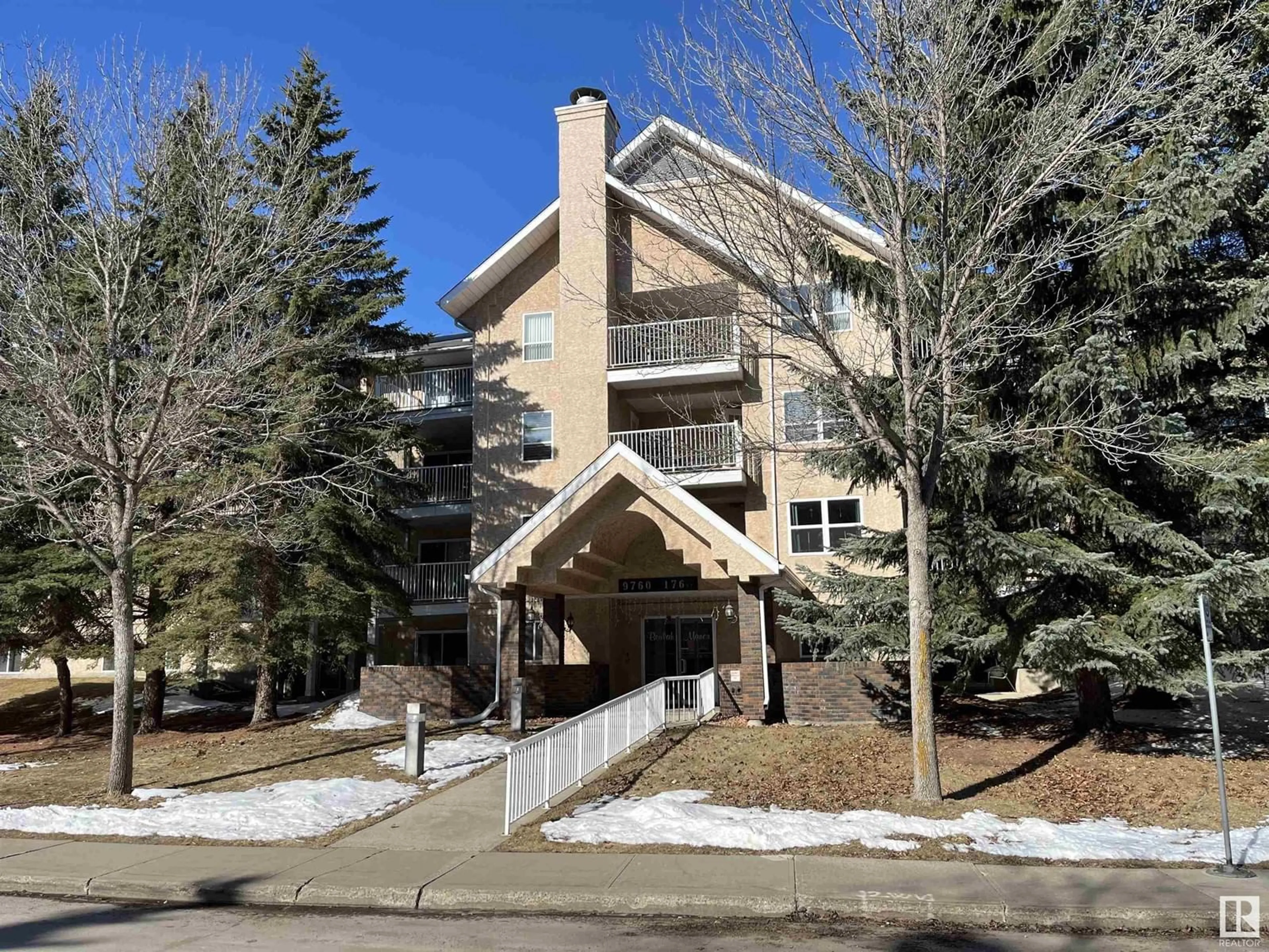 Indoor foyer for #107 - 9760 176 ST, Edmonton Alberta T5T5Z5