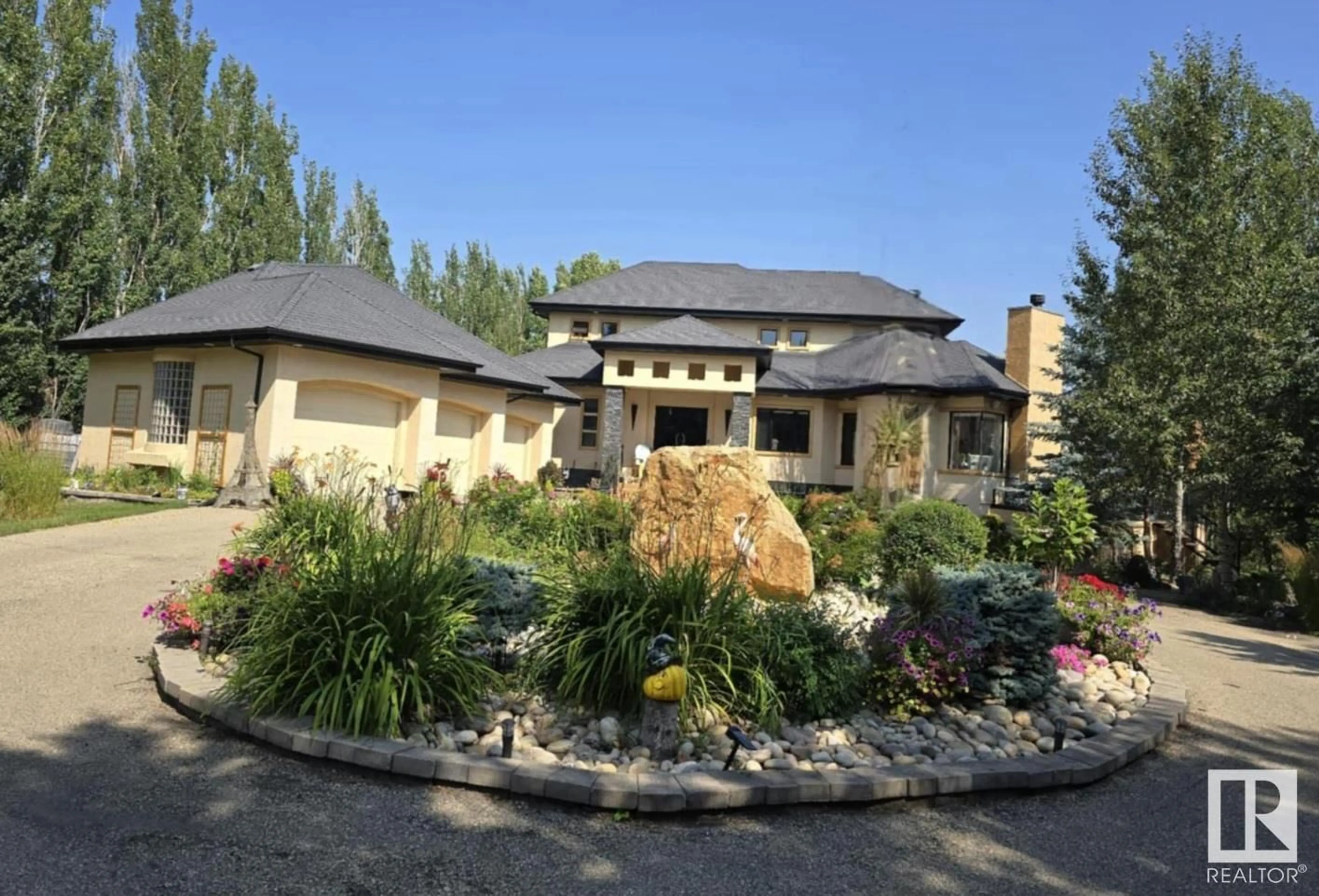 Patio, mountain view for SW - 20604 5 AV, Edmonton Alberta T6M2P4