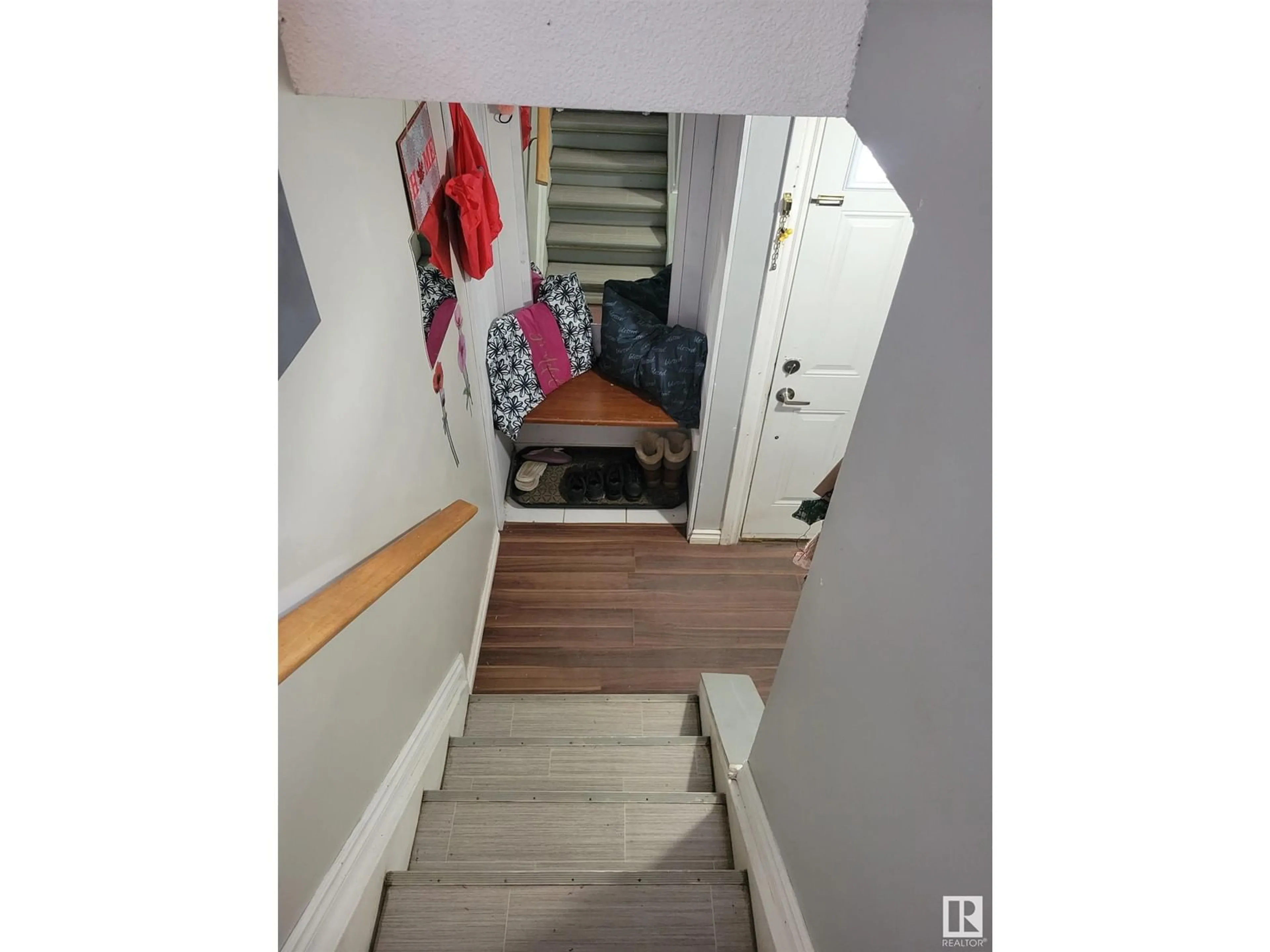 Stairs for 892 ABBOTTSFIELD RD, Edmonton Alberta T5W4R4