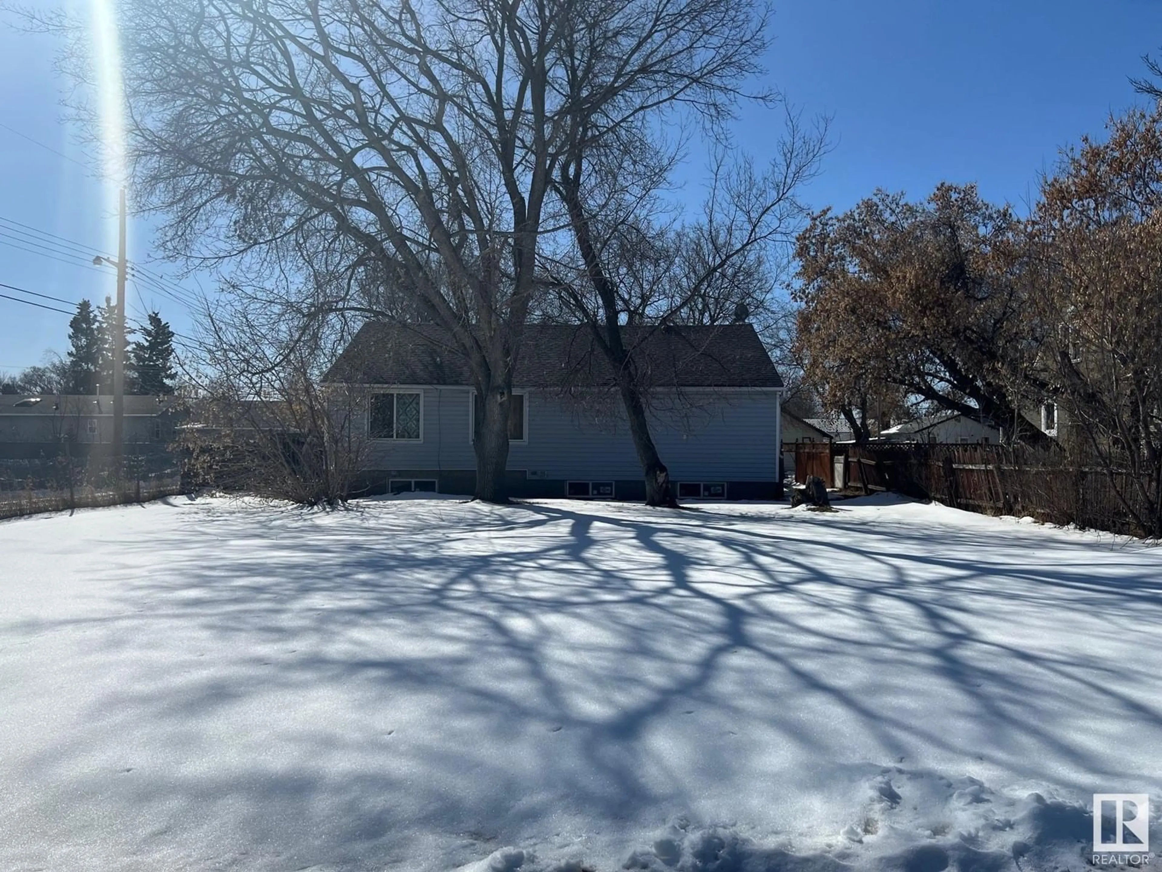 Unknown for S - 4816 47 AV, Redwater Alberta T0A2W0